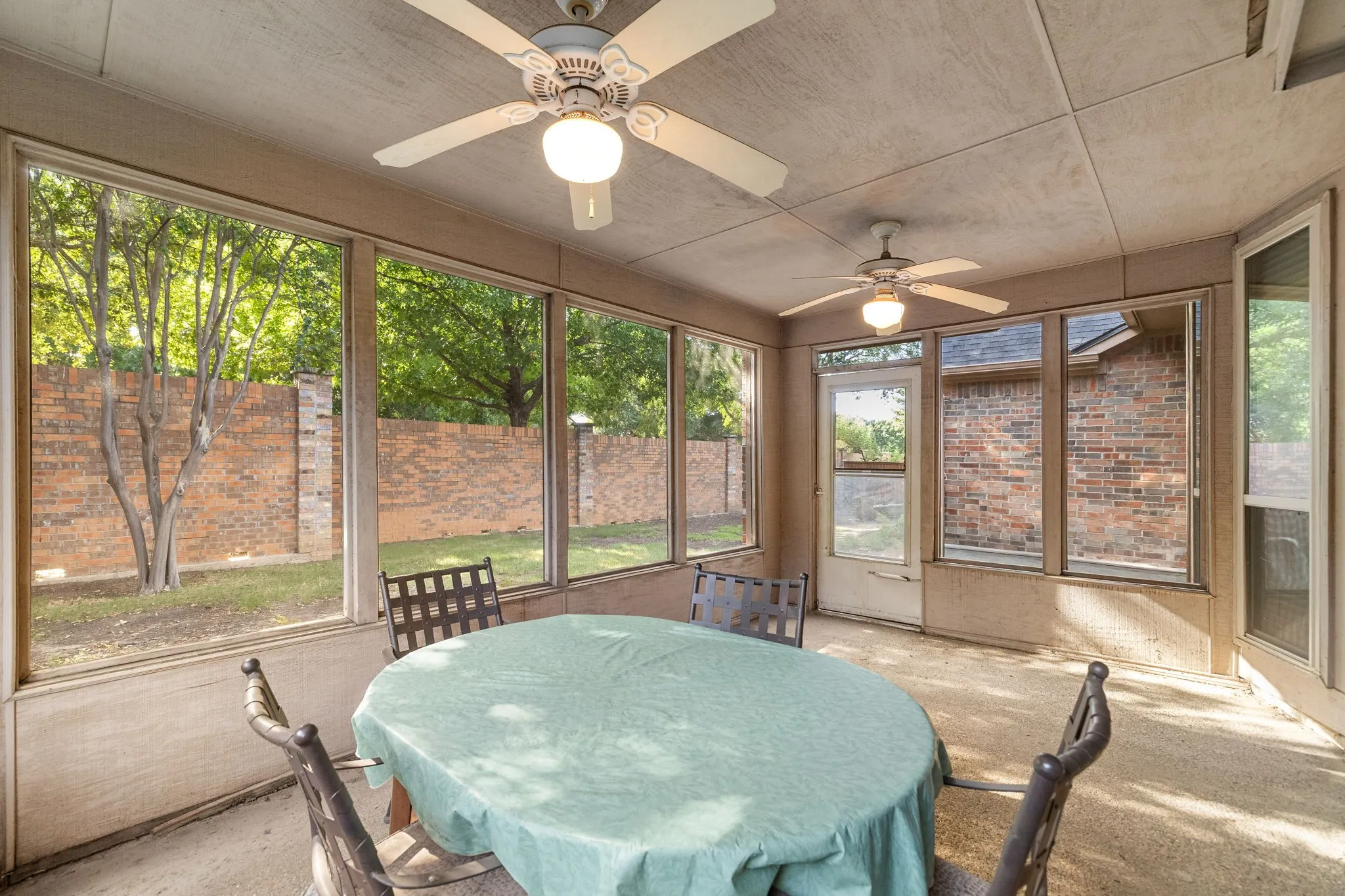 Single Family Residence For Sale in Denton County , 1602 Oak Ridge Drive, Corinth, Texas 76210, 4 Bedroom, 3 Bathroom, 3 Garage spaces, 2,975 Sqft, built in 1996, mls#21362649, Real Estate Agent in Corinth, Homes For Sale in Denton county, Homes For Sale in Corinth, Realtor in Corinth Texas, Real Estate Brokerage Independent Realty Texas, Luminita Cordes Realtor