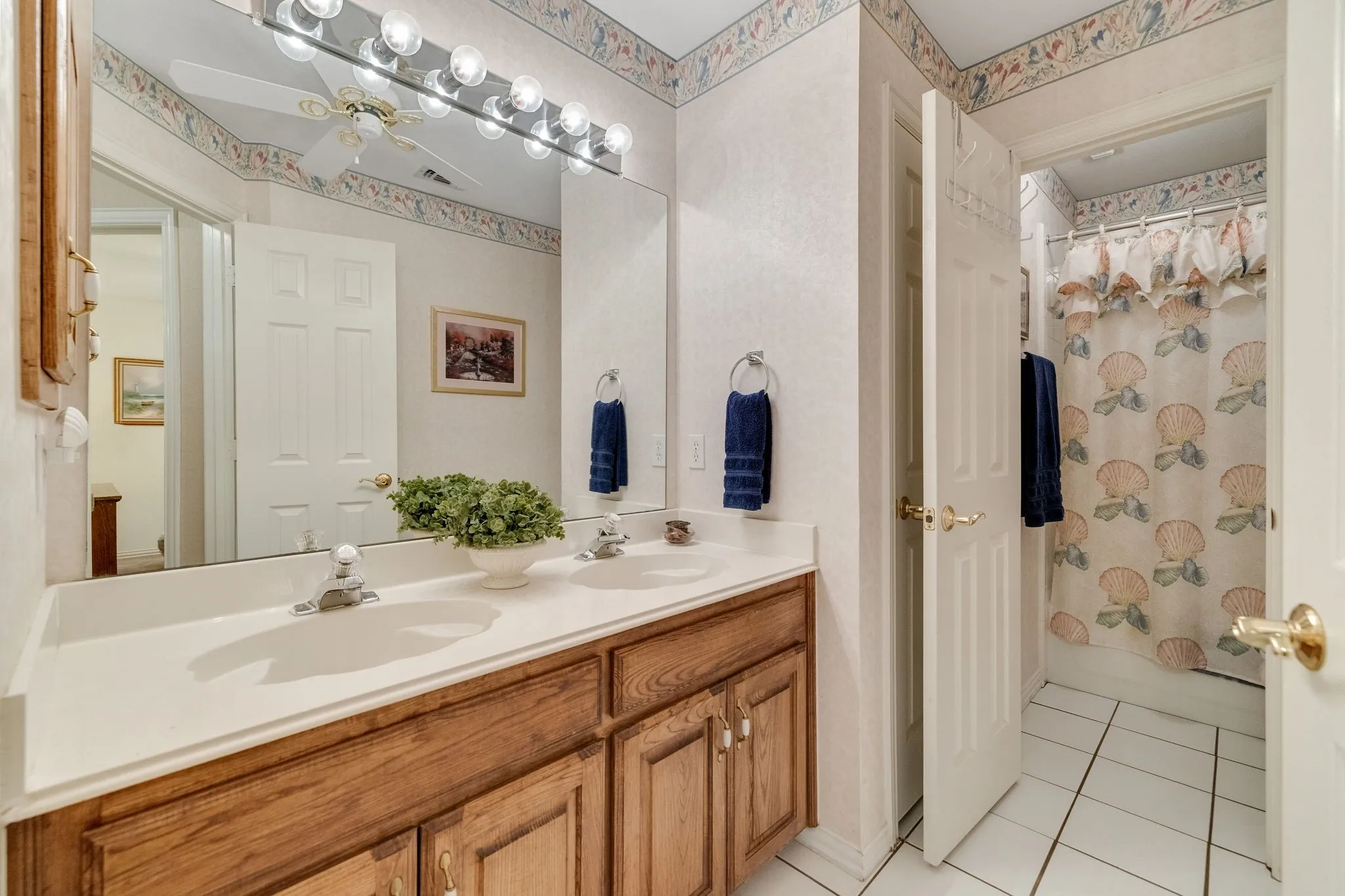 Single Family Residence For Sale in Denton County , 1602 Oak Ridge Drive, Corinth, Texas 76210, 4 Bedroom, 3 Bathroom, 3 Garage spaces, 2,975 Sqft, built in 1996, mls#21362649, Real Estate Agent in Corinth, Homes For Sale in Denton county, Homes For Sale in Corinth, Realtor in Corinth Texas, Real Estate Brokerage Independent Realty Texas, Luminita Cordes Realtor