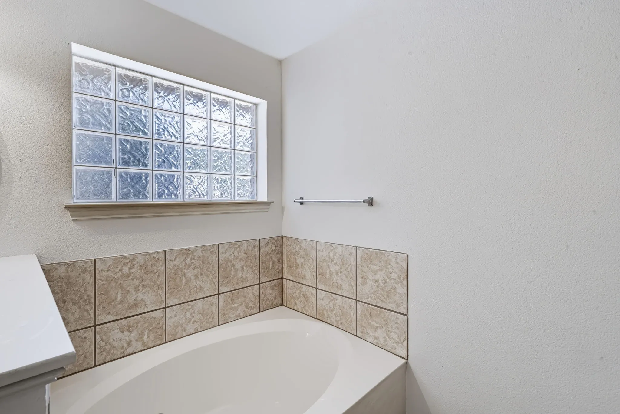 Single Family Residence For Sale in Parker County , 2018 Timber Cove Court, Weatherford, Texas 76087, 3 Bedroom, 2 Bathroom, 2 Garage spaces, 1,750 Sqft, built in 2003, mls#21362117, Real Estate Agent in Weatherford, Homes For Sale in Parker county, Homes For Sale in Weatherford, Realtor in Weatherford Texas, Real Estate Brokerage Independent Realty Texas, Luminita Cordes Realtor
