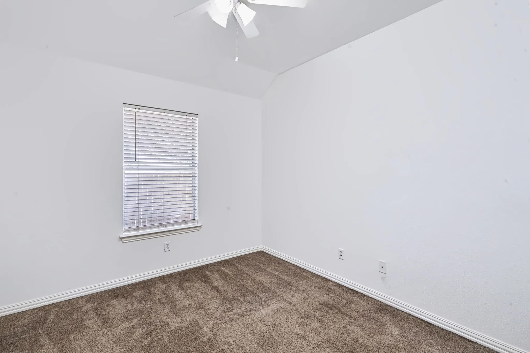 Single Family Residence For Sale in Parker County , 2018 Timber Cove Court, Weatherford, Texas 76087, 3 Bedroom, 2 Bathroom, 2 Garage spaces, 1,750 Sqft, built in 2003, mls#21362117, Real Estate Agent in Weatherford, Homes For Sale in Parker county, Homes For Sale in Weatherford, Realtor in Weatherford Texas, Real Estate Brokerage Independent Realty Texas, Luminita Cordes Realtor