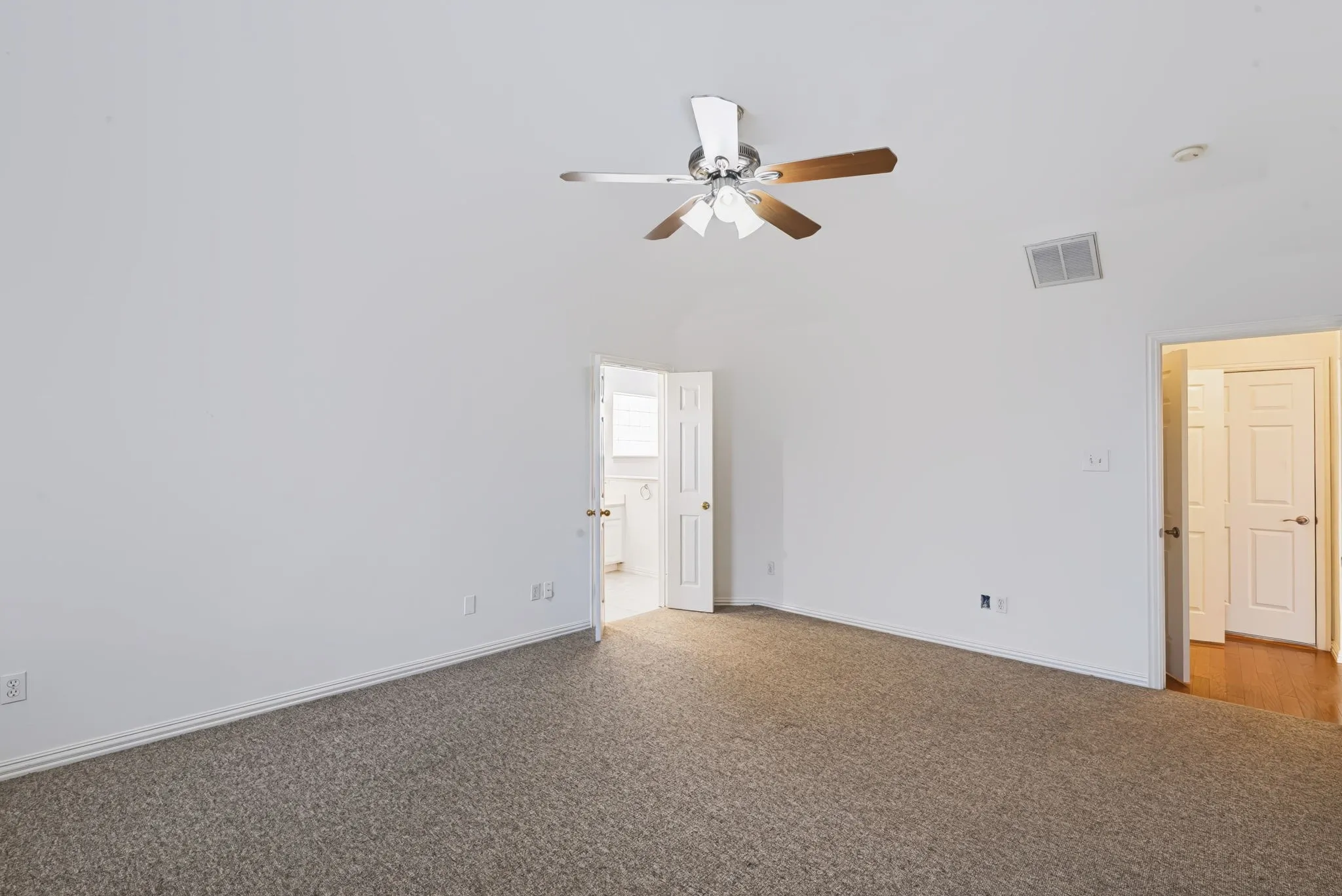 Single Family Residence For Sale in Parker County , 2018 Timber Cove Court, Weatherford, Texas 76087, 3 Bedroom, 2 Bathroom, 2 Garage spaces, 1,750 Sqft, built in 2003, mls#21362117, Real Estate Agent in Weatherford, Homes For Sale in Parker county, Homes For Sale in Weatherford, Realtor in Weatherford Texas, Real Estate Brokerage Independent Realty Texas, Luminita Cordes Realtor