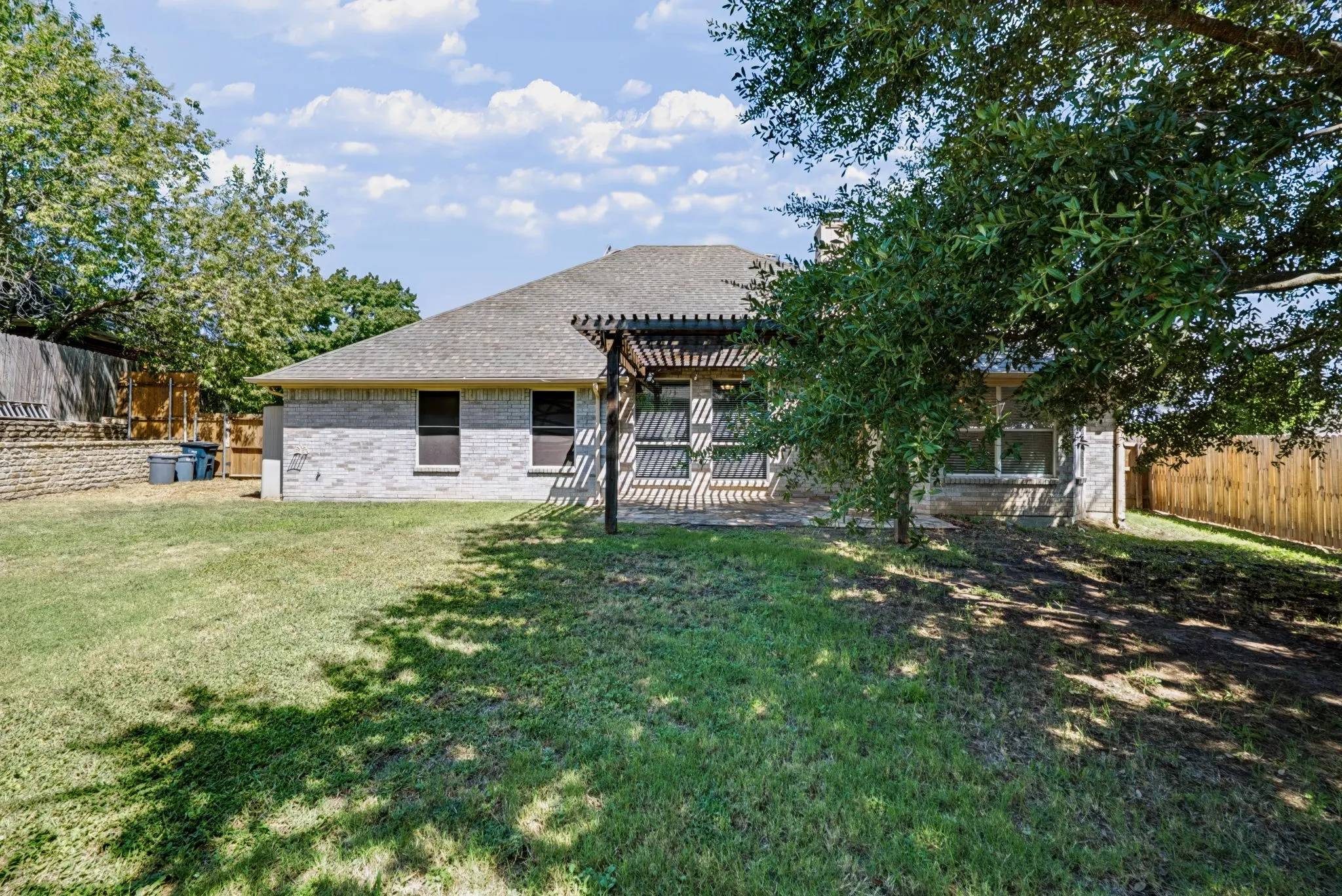 Single Family Residence For Sale in Parker County , 2018 Timber Cove Court, Weatherford, Texas 76087, 3 Bedroom, 2 Bathroom, 2 Garage spaces, 1,750 Sqft, built in 2003, mls#21362117, Real Estate Agent in Weatherford, Homes For Sale in Parker county, Homes For Sale in Weatherford, Realtor in Weatherford Texas, Real Estate Brokerage Independent Realty Texas, Luminita Cordes Realtor
