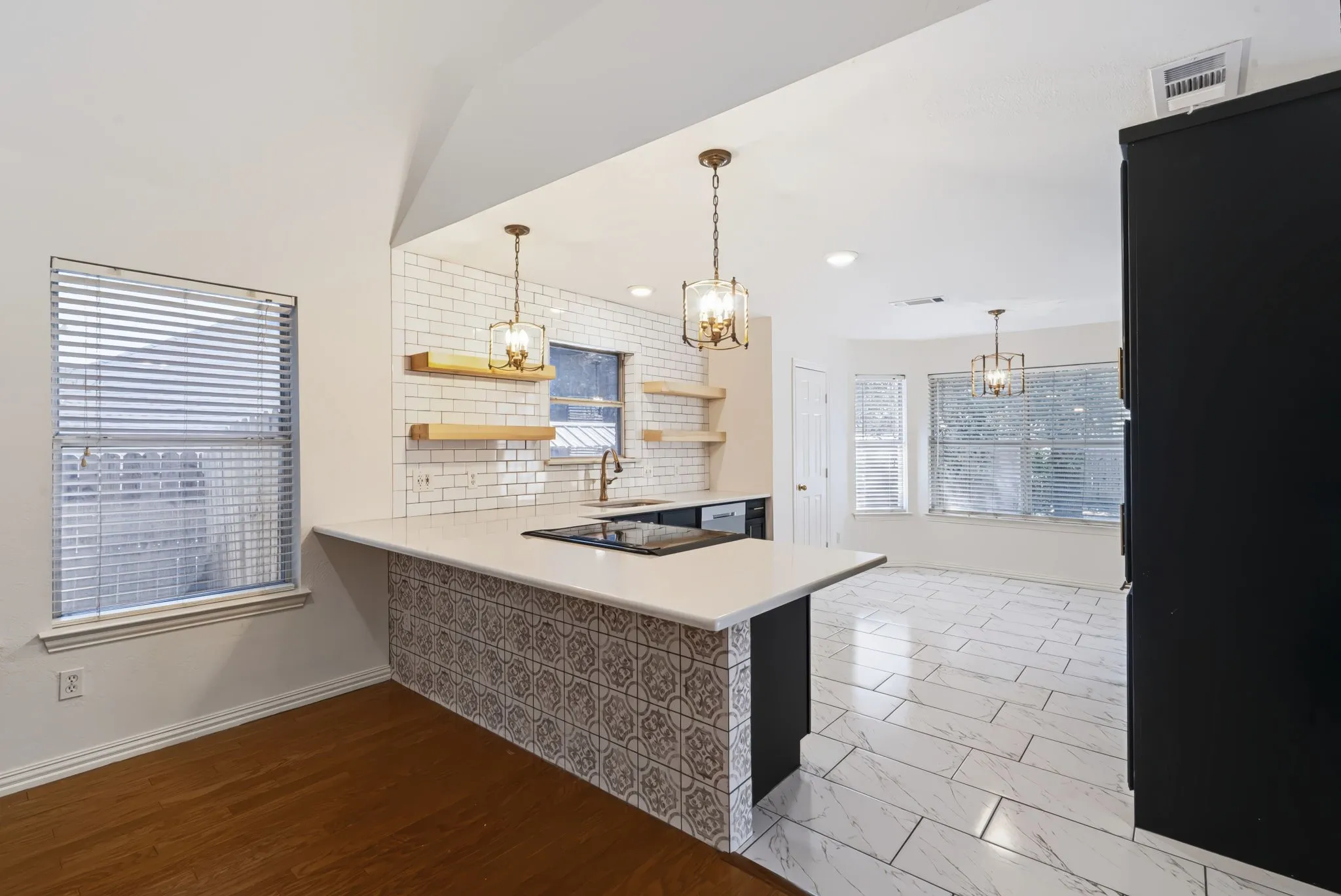 Single Family Residence For Sale in Parker County , 2018 Timber Cove Court, Weatherford, Texas 76087, 3 Bedroom, 2 Bathroom, 2 Garage spaces, 1,750 Sqft, built in 2003, mls#21362117, Real Estate Agent in Weatherford, Homes For Sale in Parker county, Homes For Sale in Weatherford, Realtor in Weatherford Texas, Real Estate Brokerage Independent Realty Texas, Luminita Cordes Realtor