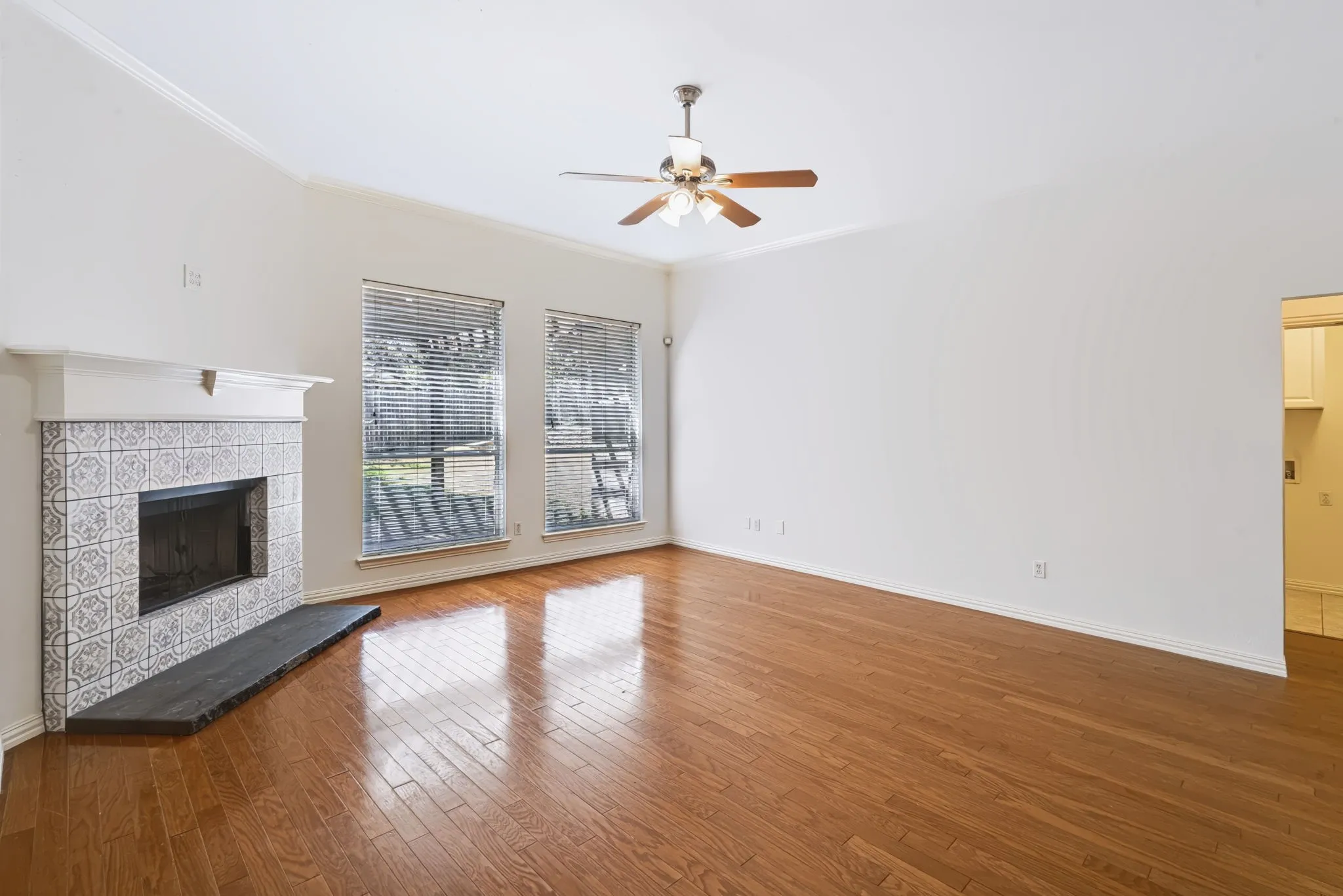 Single Family Residence For Sale in Parker County , 2018 Timber Cove Court, Weatherford, Texas 76087, 3 Bedroom, 2 Bathroom, 2 Garage spaces, 1,750 Sqft, built in 2003, mls#21362117, Real Estate Agent in Weatherford, Homes For Sale in Parker county, Homes For Sale in Weatherford, Realtor in Weatherford Texas, Real Estate Brokerage Independent Realty Texas, Luminita Cordes Realtor