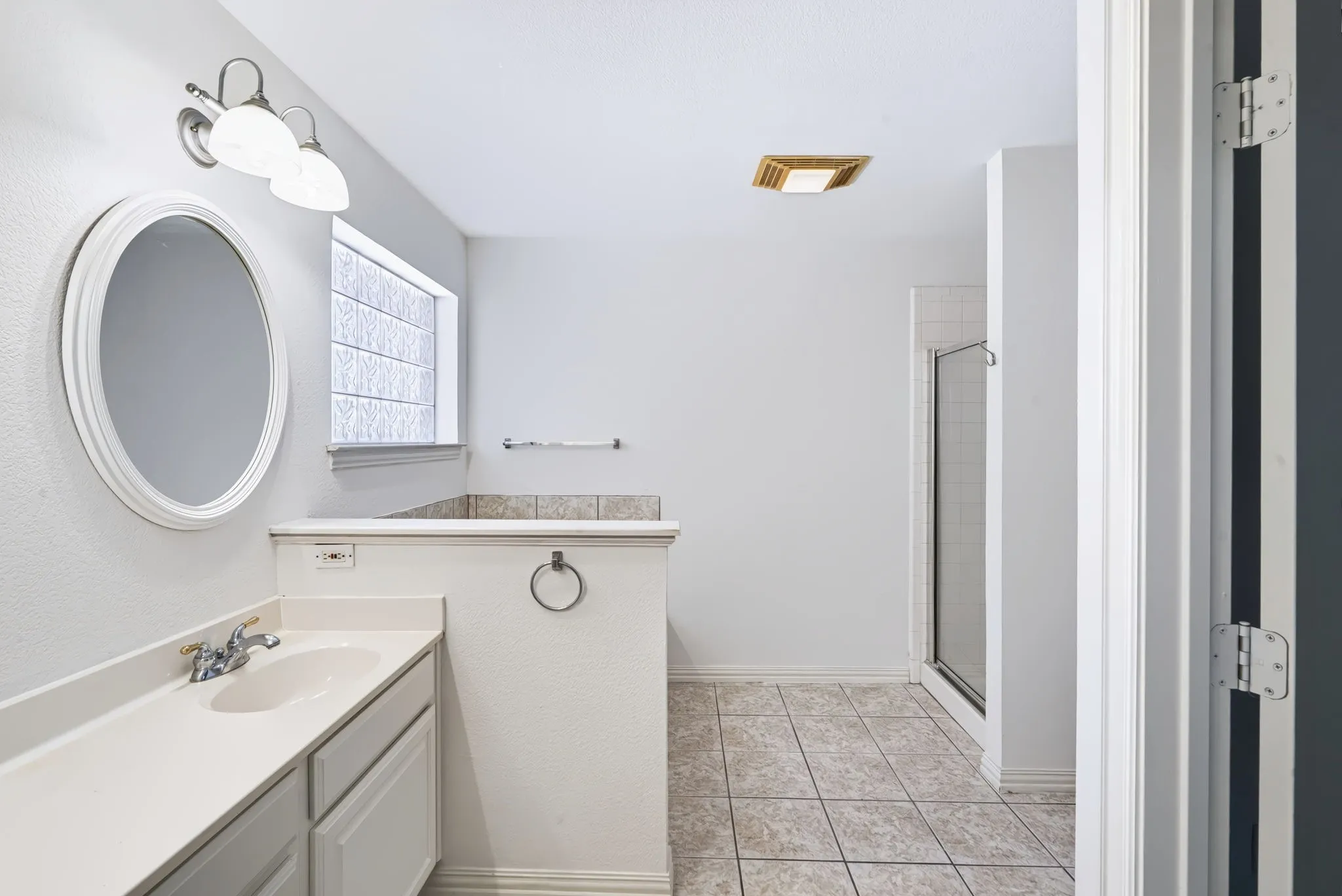 Single Family Residence For Sale in Parker County , 2018 Timber Cove Court, Weatherford, Texas 76087, 3 Bedroom, 2 Bathroom, 2 Garage spaces, 1,750 Sqft, built in 2003, mls#21362117, Real Estate Agent in Weatherford, Homes For Sale in Parker county, Homes For Sale in Weatherford, Realtor in Weatherford Texas, Real Estate Brokerage Independent Realty Texas, Luminita Cordes Realtor