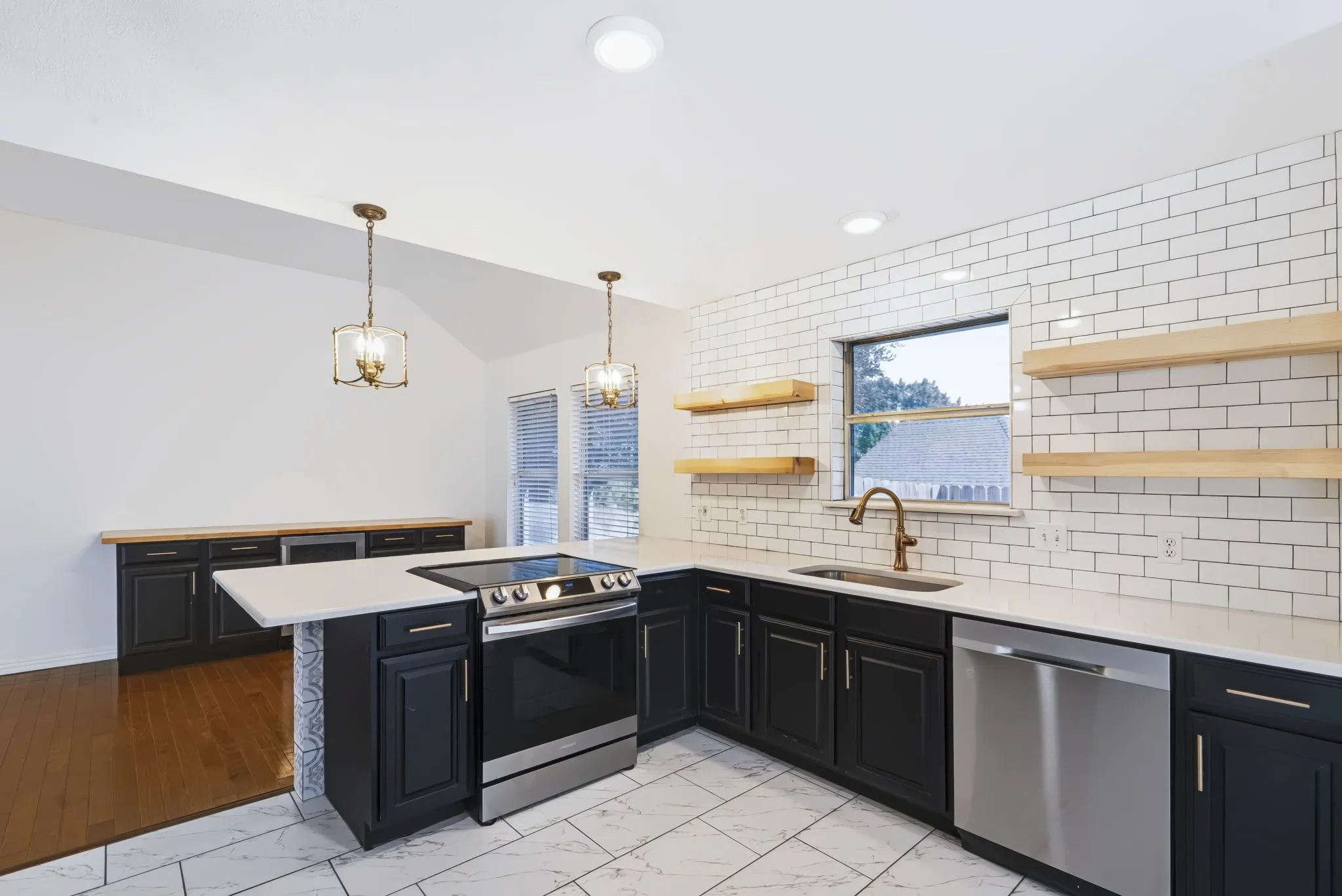 Single Family Residence For Sale in Parker County , 2018 Timber Cove Court, Weatherford, Texas 76087, 3 Bedroom, 2 Bathroom, 2 Garage spaces, 1,750 Sqft, built in 2003, mls#21362117, Real Estate Agent in Weatherford, Homes For Sale in Parker county, Homes For Sale in Weatherford, Realtor in Weatherford Texas, Real Estate Brokerage Independent Realty Texas, Luminita Cordes Realtor