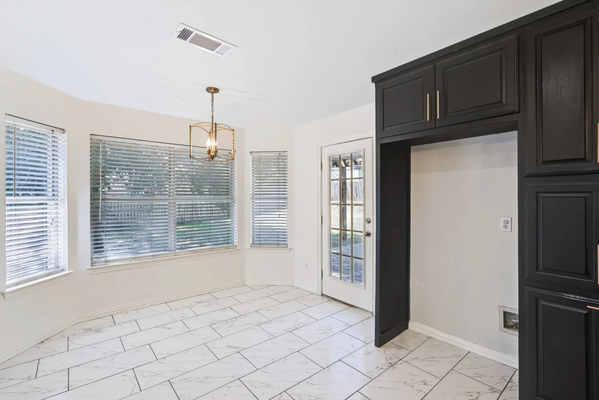 Single Family Residence For Sale in Parker County , 2018 Timber Cove Court, Weatherford, Texas 76087, 3 Bedroom, 2 Bathroom, 2 Garage spaces, 1,750 Sqft, built in 2003, mls#21362117, Real Estate Agent in Weatherford, Homes For Sale in Parker county, Homes For Sale in Weatherford, Realtor in Weatherford Texas, Real Estate Brokerage Independent Realty Texas, Luminita Cordes Realtor