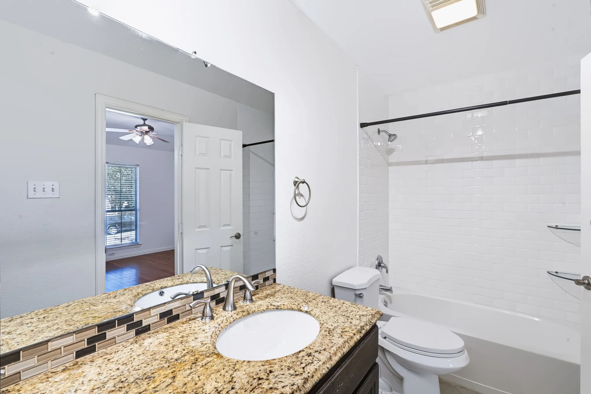 Single Family Residence For Sale in Parker County , 2018 Timber Cove Court, Weatherford, Texas 76087, 3 Bedroom, 2 Bathroom, 2 Garage spaces, 1,750 Sqft, built in 2003, mls#21362117, Real Estate Agent in Weatherford, Homes For Sale in Parker county, Homes For Sale in Weatherford, Realtor in Weatherford Texas, Real Estate Brokerage Independent Realty Texas, Luminita Cordes Realtor