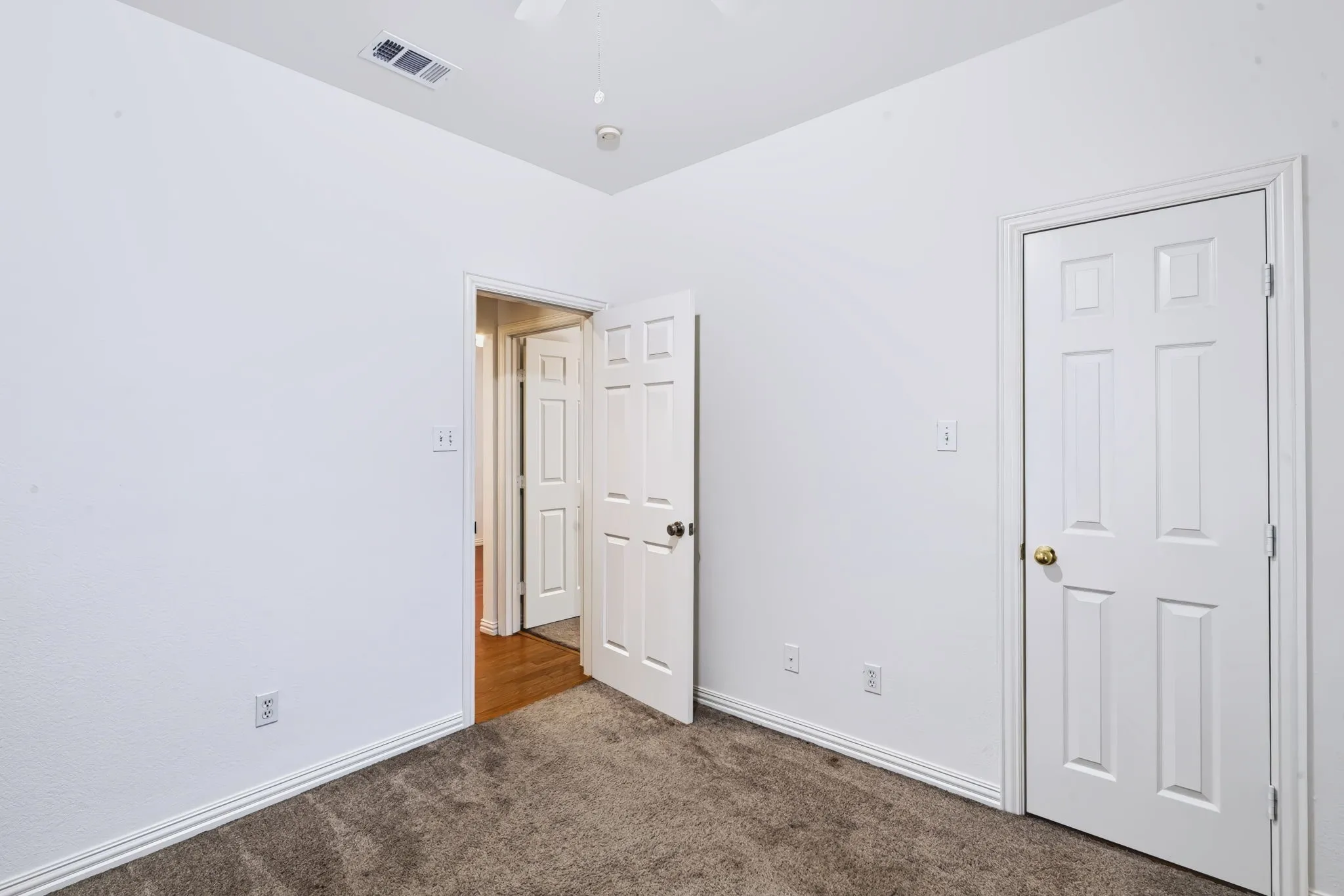 Single Family Residence For Sale in Parker County , 2018 Timber Cove Court, Weatherford, Texas 76087, 3 Bedroom, 2 Bathroom, 2 Garage spaces, 1,750 Sqft, built in 2003, mls#21362117, Real Estate Agent in Weatherford, Homes For Sale in Parker county, Homes For Sale in Weatherford, Realtor in Weatherford Texas, Real Estate Brokerage Independent Realty Texas, Luminita Cordes Realtor