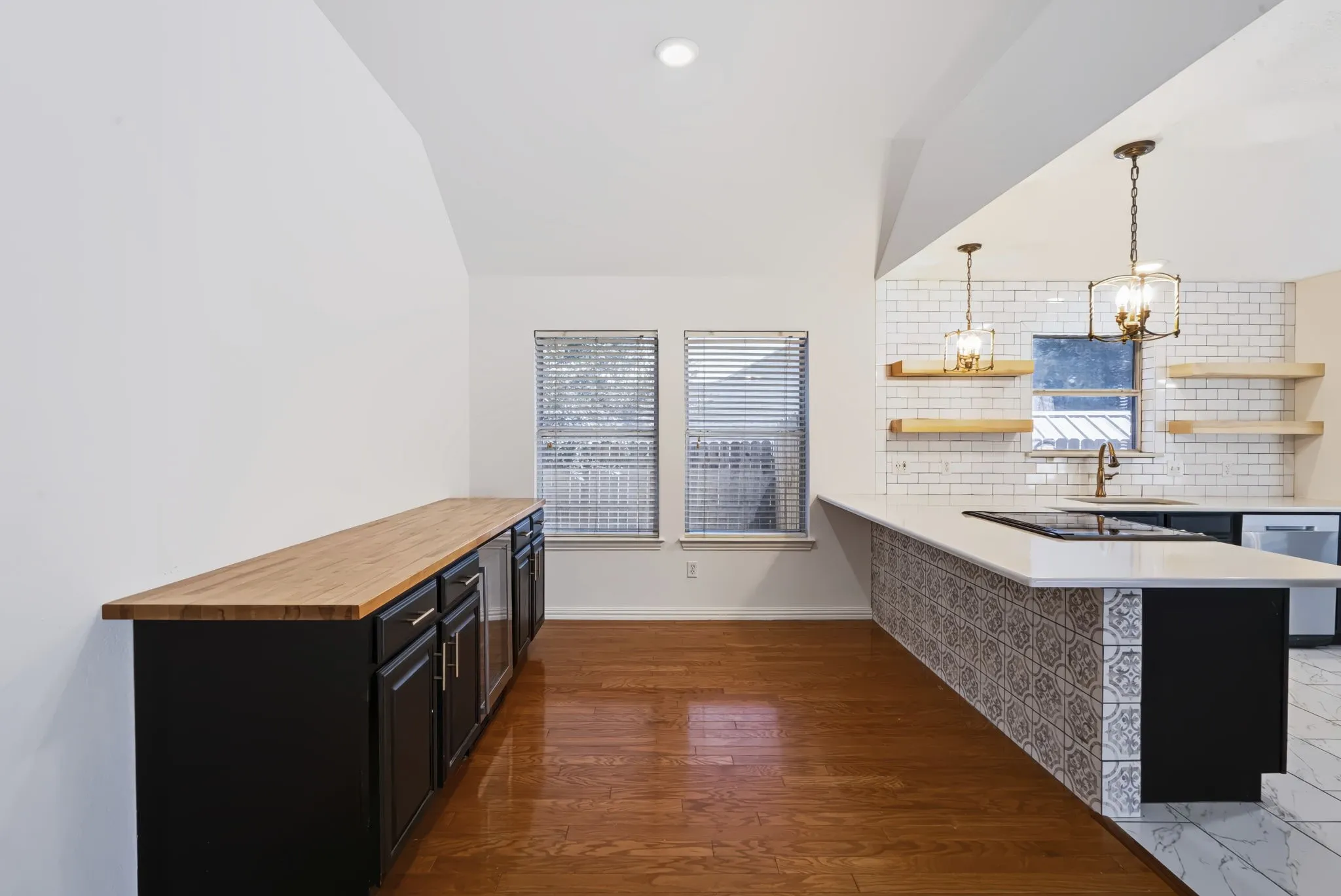 Single Family Residence For Sale in Parker County , 2018 Timber Cove Court, Weatherford, Texas 76087, 3 Bedroom, 2 Bathroom, 2 Garage spaces, 1,750 Sqft, built in 2003, mls#21362117, Real Estate Agent in Weatherford, Homes For Sale in Parker county, Homes For Sale in Weatherford, Realtor in Weatherford Texas, Real Estate Brokerage Independent Realty Texas, Luminita Cordes Realtor