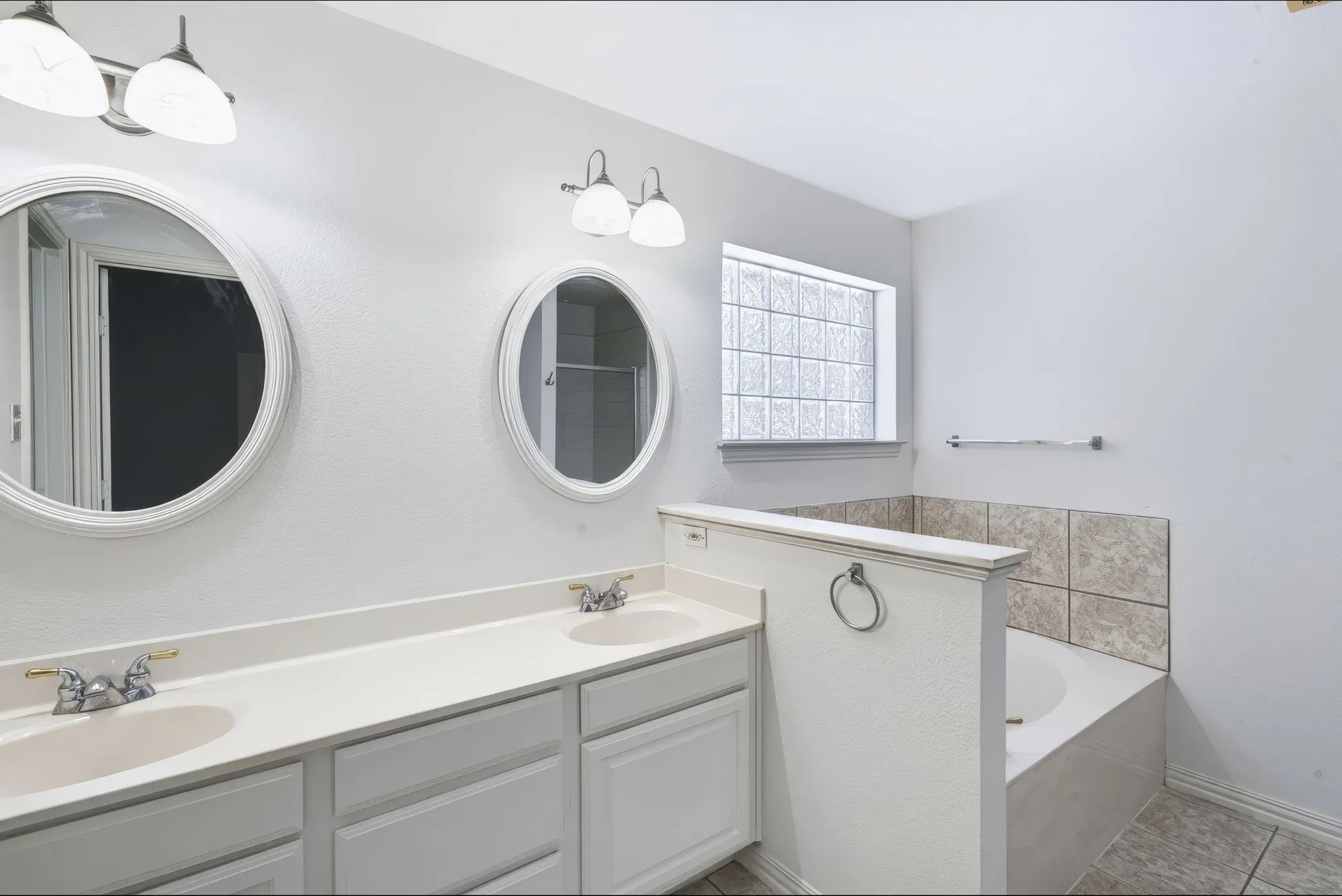 Single Family Residence For Sale in Parker County , 2018 Timber Cove Court, Weatherford, Texas 76087, 3 Bedroom, 2 Bathroom, 2 Garage spaces, 1,750 Sqft, built in 2003, mls#21362117, Real Estate Agent in Weatherford, Homes For Sale in Parker county, Homes For Sale in Weatherford, Realtor in Weatherford Texas, Real Estate Brokerage Independent Realty Texas, Luminita Cordes Realtor