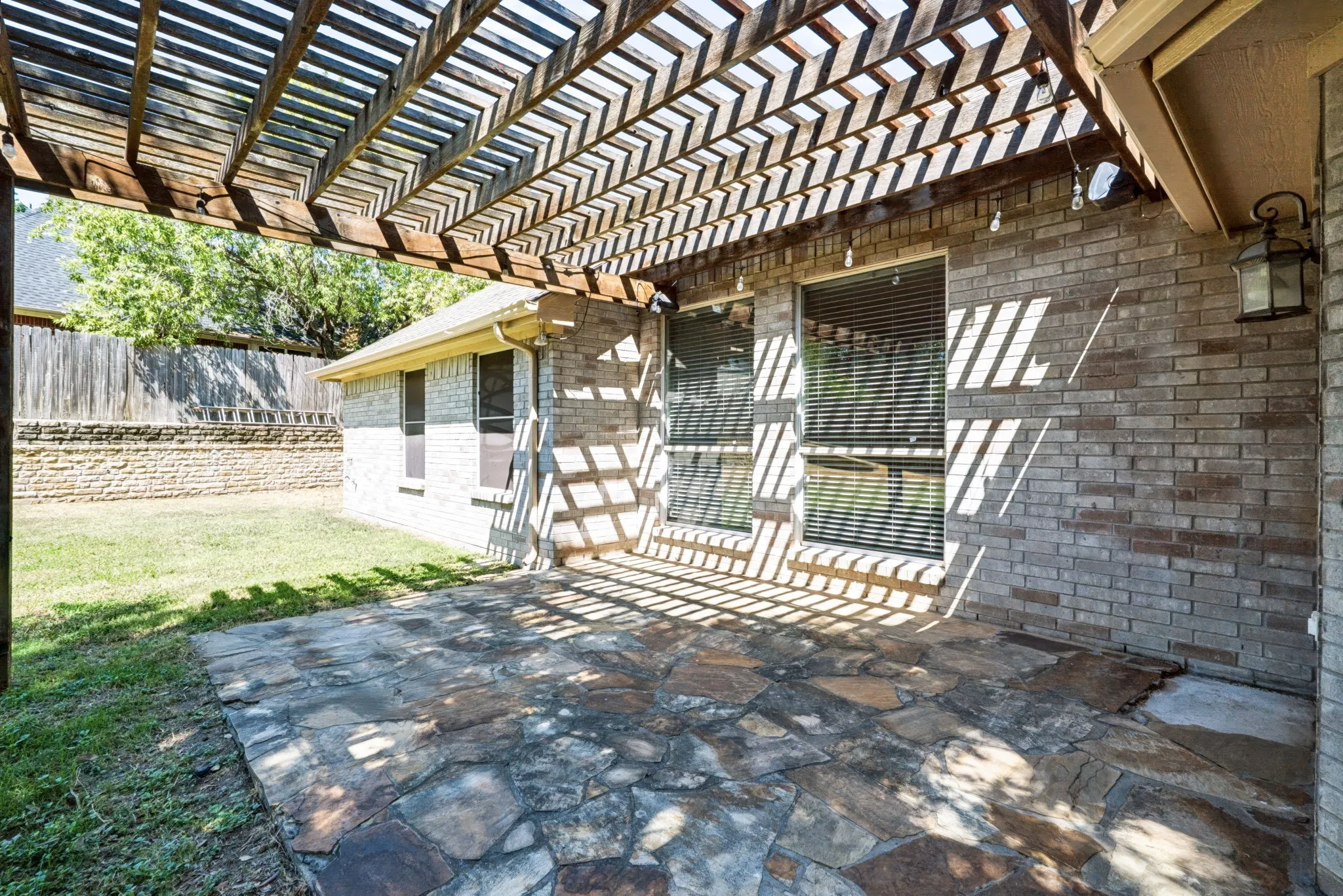Single Family Residence For Sale in Parker County , 2018 Timber Cove Court, Weatherford, Texas 76087, 3 Bedroom, 2 Bathroom, 2 Garage spaces, 1,750 Sqft, built in 2003, mls#21362117, Real Estate Agent in Weatherford, Homes For Sale in Parker county, Homes For Sale in Weatherford, Realtor in Weatherford Texas, Real Estate Brokerage Independent Realty Texas, Luminita Cordes Realtor