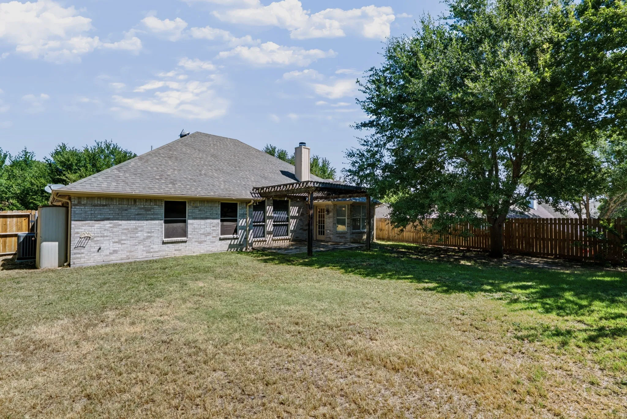 Single Family Residence For Sale in Parker County , 2018 Timber Cove Court, Weatherford, Texas 76087, 3 Bedroom, 2 Bathroom, 2 Garage spaces, 1,750 Sqft, built in 2003, mls#21362117, Real Estate Agent in Weatherford, Homes For Sale in Parker county, Homes For Sale in Weatherford, Realtor in Weatherford Texas, Real Estate Brokerage Independent Realty Texas, Luminita Cordes Realtor