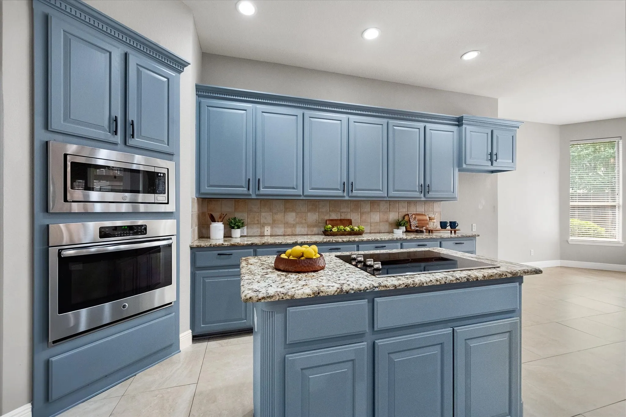 Single Family Residence For Sale in Tarrant County , 1815 Lakes Edge Boulevard, Mansfield, Texas 76063, 4 Bedroom, 3 Bathroom, 3 Garage spaces, 3,449 Sqft, built in 1999, mls#21336174, Real Estate Agent in Mansfield, Homes For Sale in Tarrant county, Homes For Sale in Mansfield, Realtor in Mansfield Texas, Real Estate Brokerage Independent Realty Texas, Luminita Cordes Realtor