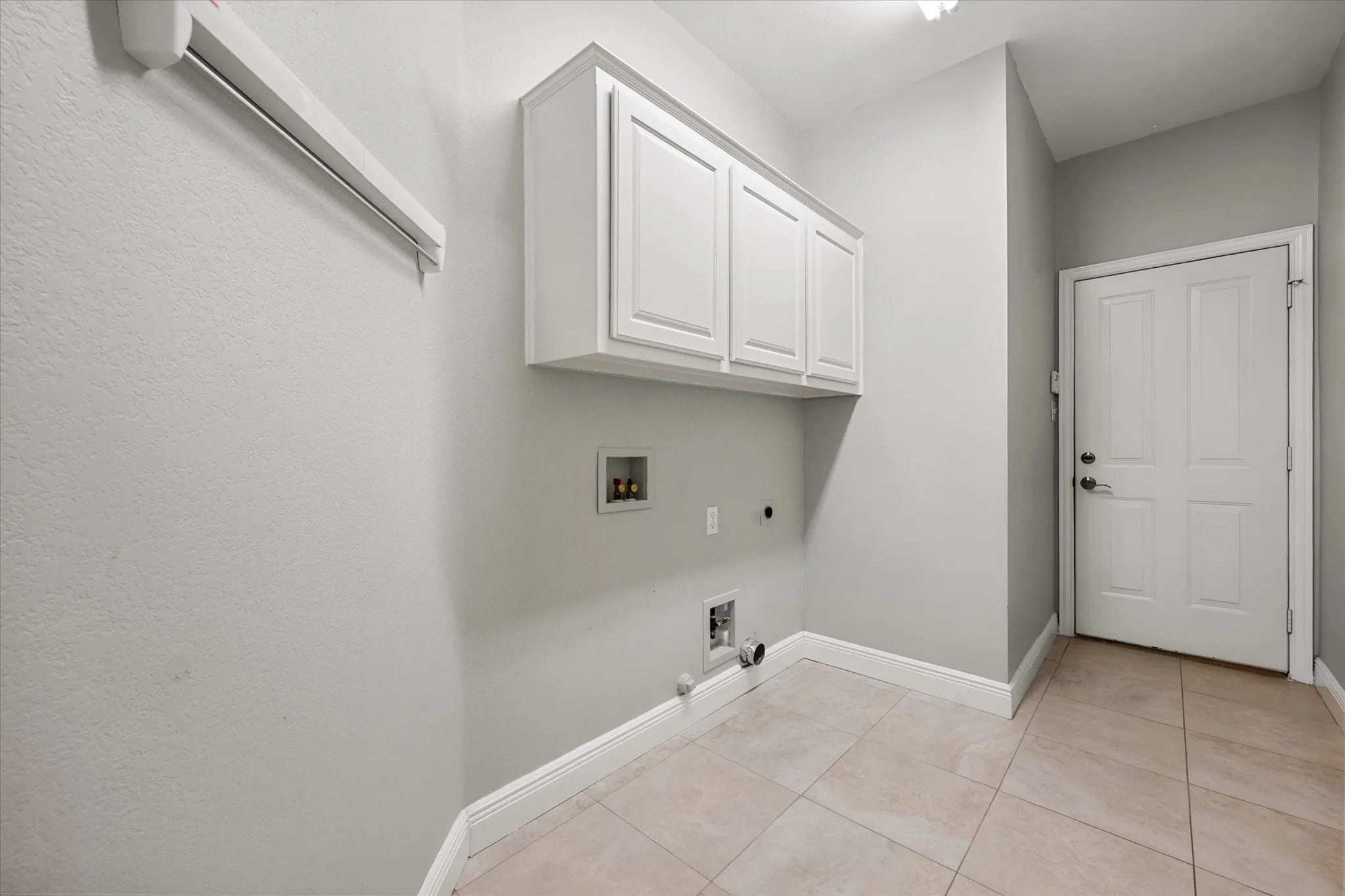 Single Family Residence For Sale in Tarrant County , 1815 Lakes Edge Boulevard, Mansfield, Texas 76063, 4 Bedroom, 3 Bathroom, 3 Garage spaces, 3,449 Sqft, built in 1999, mls#21336174, Real Estate Agent in Mansfield, Homes For Sale in Tarrant county, Homes For Sale in Mansfield, Realtor in Mansfield Texas, Real Estate Brokerage Independent Realty Texas, Luminita Cordes Realtor