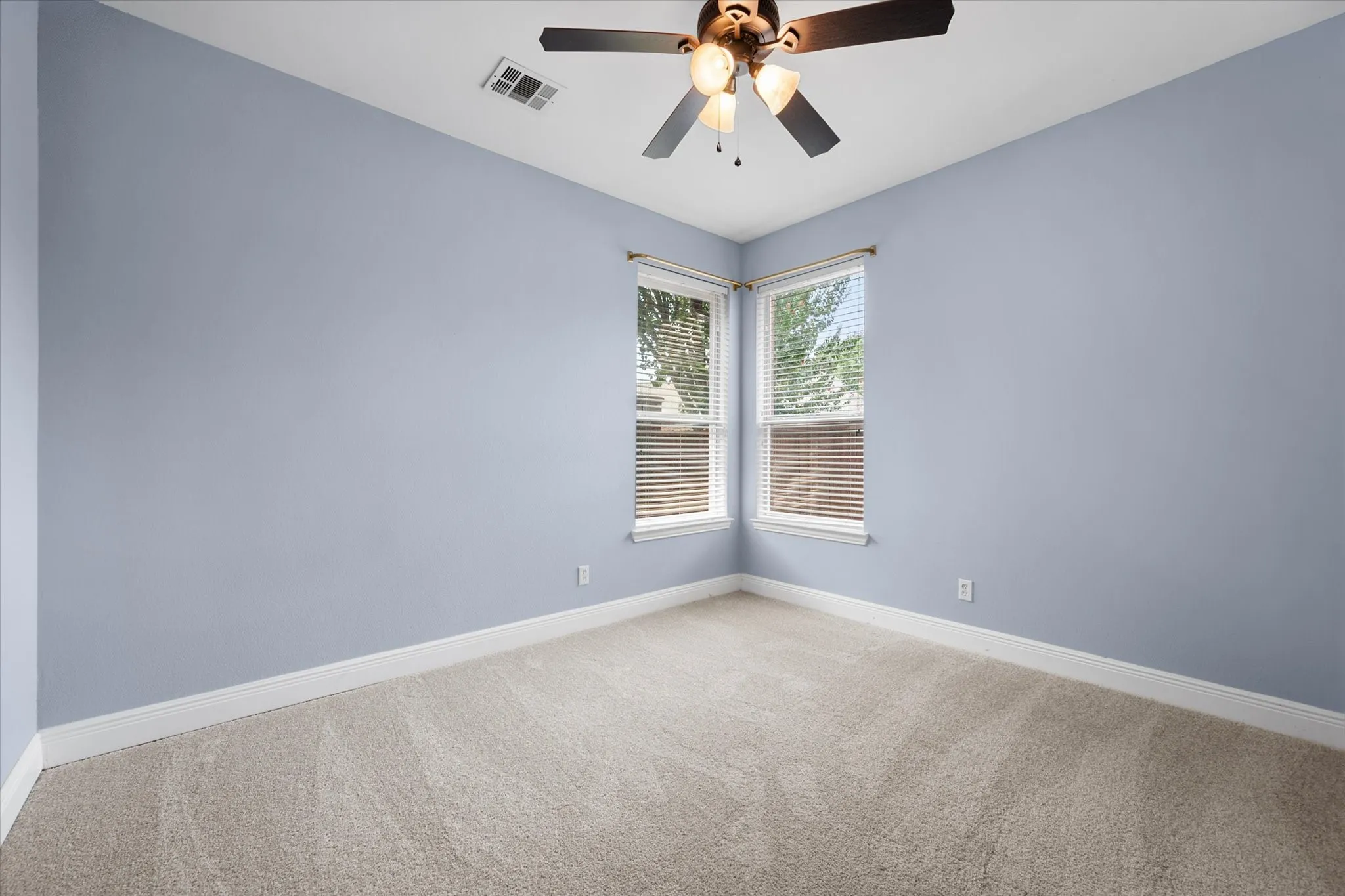 Single Family Residence For Sale in Tarrant County , 1815 Lakes Edge Boulevard, Mansfield, Texas 76063, 4 Bedroom, 3 Bathroom, 3 Garage spaces, 3,449 Sqft, built in 1999, mls#21336174, Real Estate Agent in Mansfield, Homes For Sale in Tarrant county, Homes For Sale in Mansfield, Realtor in Mansfield Texas, Real Estate Brokerage Independent Realty Texas, Luminita Cordes Realtor