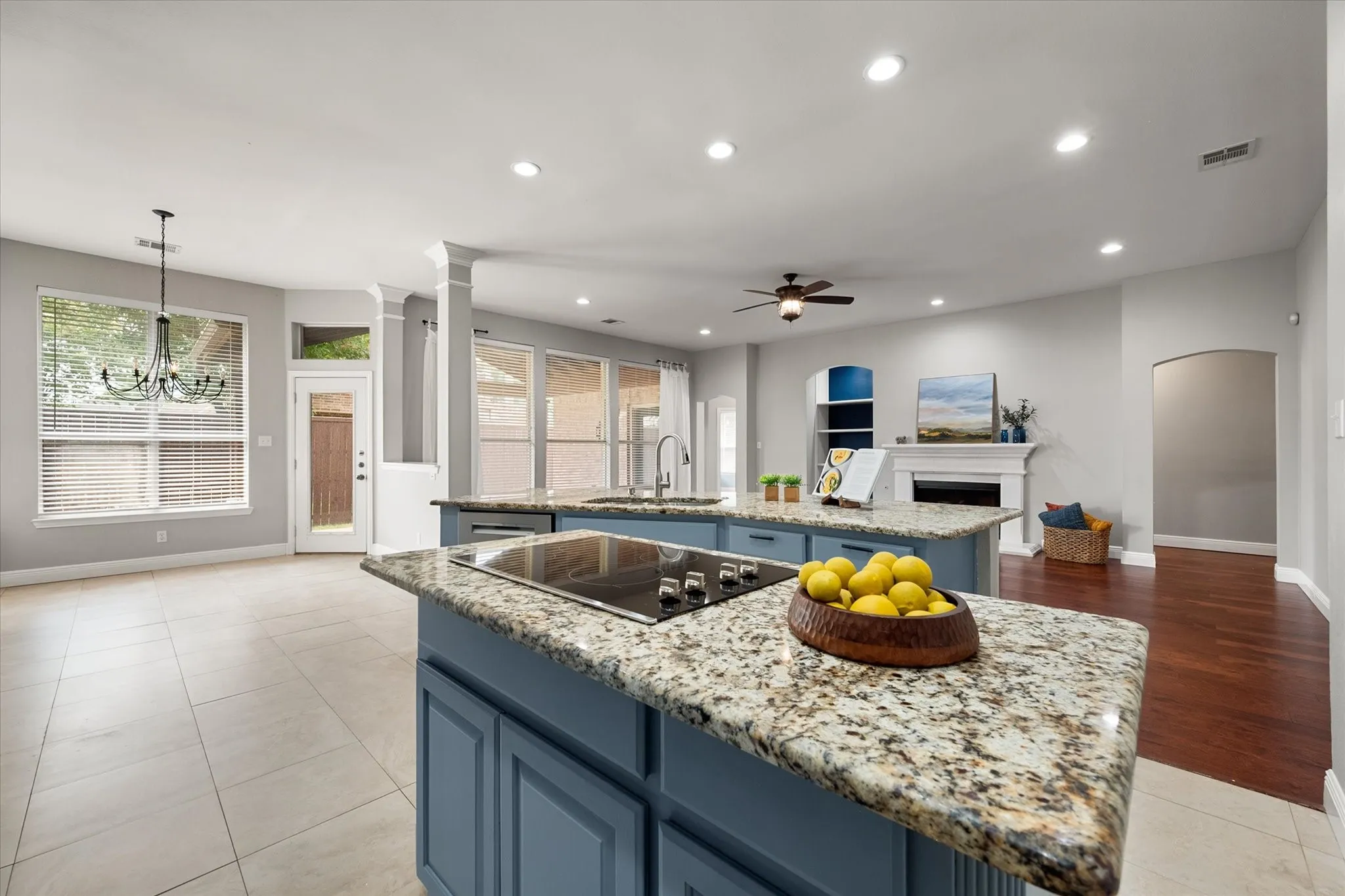 Single Family Residence For Sale in Tarrant County , 1815 Lakes Edge Boulevard, Mansfield, Texas 76063, 4 Bedroom, 3 Bathroom, 3 Garage spaces, 3,449 Sqft, built in 1999, mls#21336174, Real Estate Agent in Mansfield, Homes For Sale in Tarrant county, Homes For Sale in Mansfield, Realtor in Mansfield Texas, Real Estate Brokerage Independent Realty Texas, Luminita Cordes Realtor
