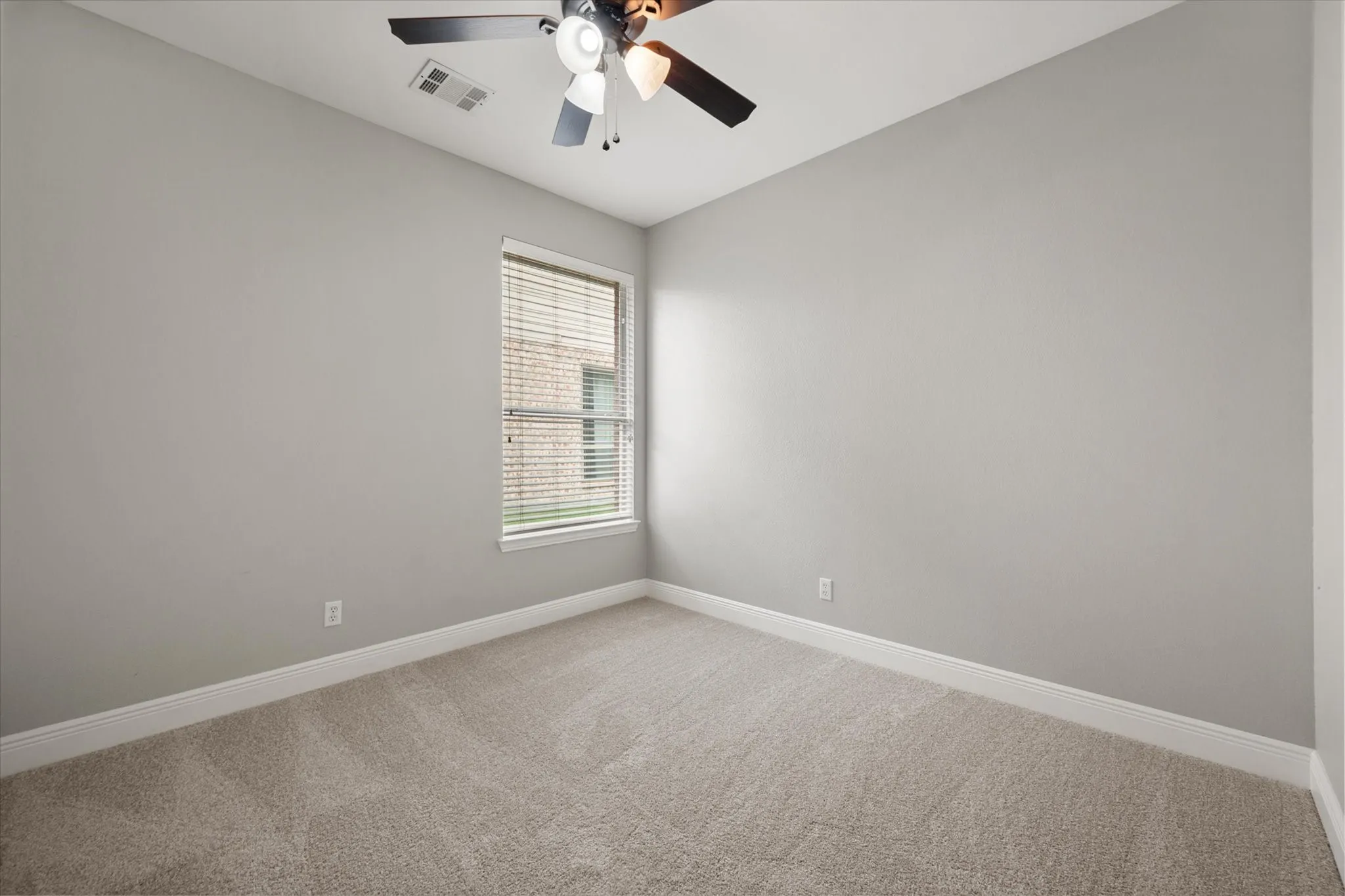 Single Family Residence For Sale in Tarrant County , 1815 Lakes Edge Boulevard, Mansfield, Texas 76063, 4 Bedroom, 3 Bathroom, 3 Garage spaces, 3,449 Sqft, built in 1999, mls#21336174, Real Estate Agent in Mansfield, Homes For Sale in Tarrant county, Homes For Sale in Mansfield, Realtor in Mansfield Texas, Real Estate Brokerage Independent Realty Texas, Luminita Cordes Realtor