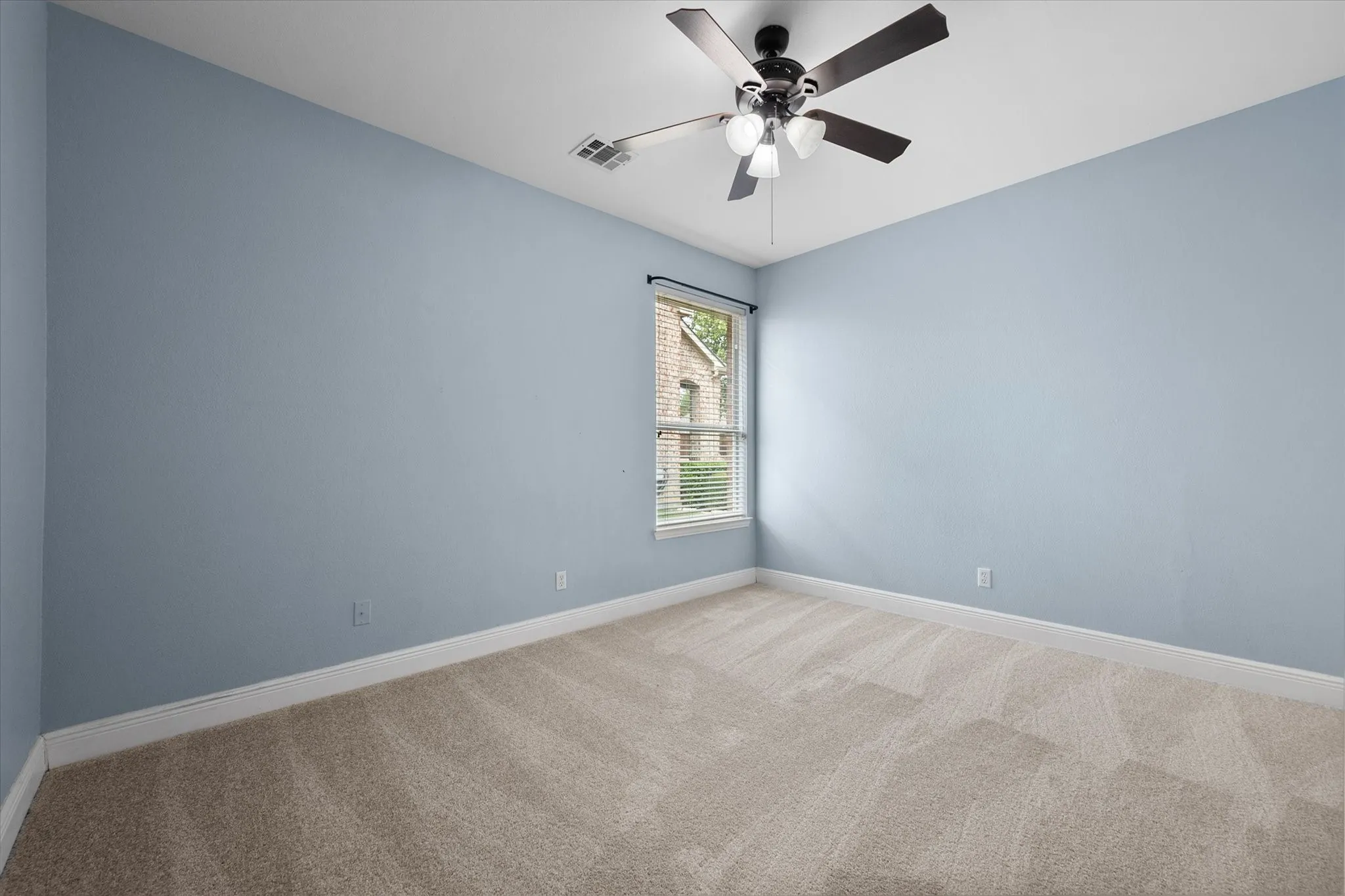 Single Family Residence For Sale in Tarrant County , 1815 Lakes Edge Boulevard, Mansfield, Texas 76063, 4 Bedroom, 3 Bathroom, 3 Garage spaces, 3,449 Sqft, built in 1999, mls#21336174, Real Estate Agent in Mansfield, Homes For Sale in Tarrant county, Homes For Sale in Mansfield, Realtor in Mansfield Texas, Real Estate Brokerage Independent Realty Texas, Luminita Cordes Realtor