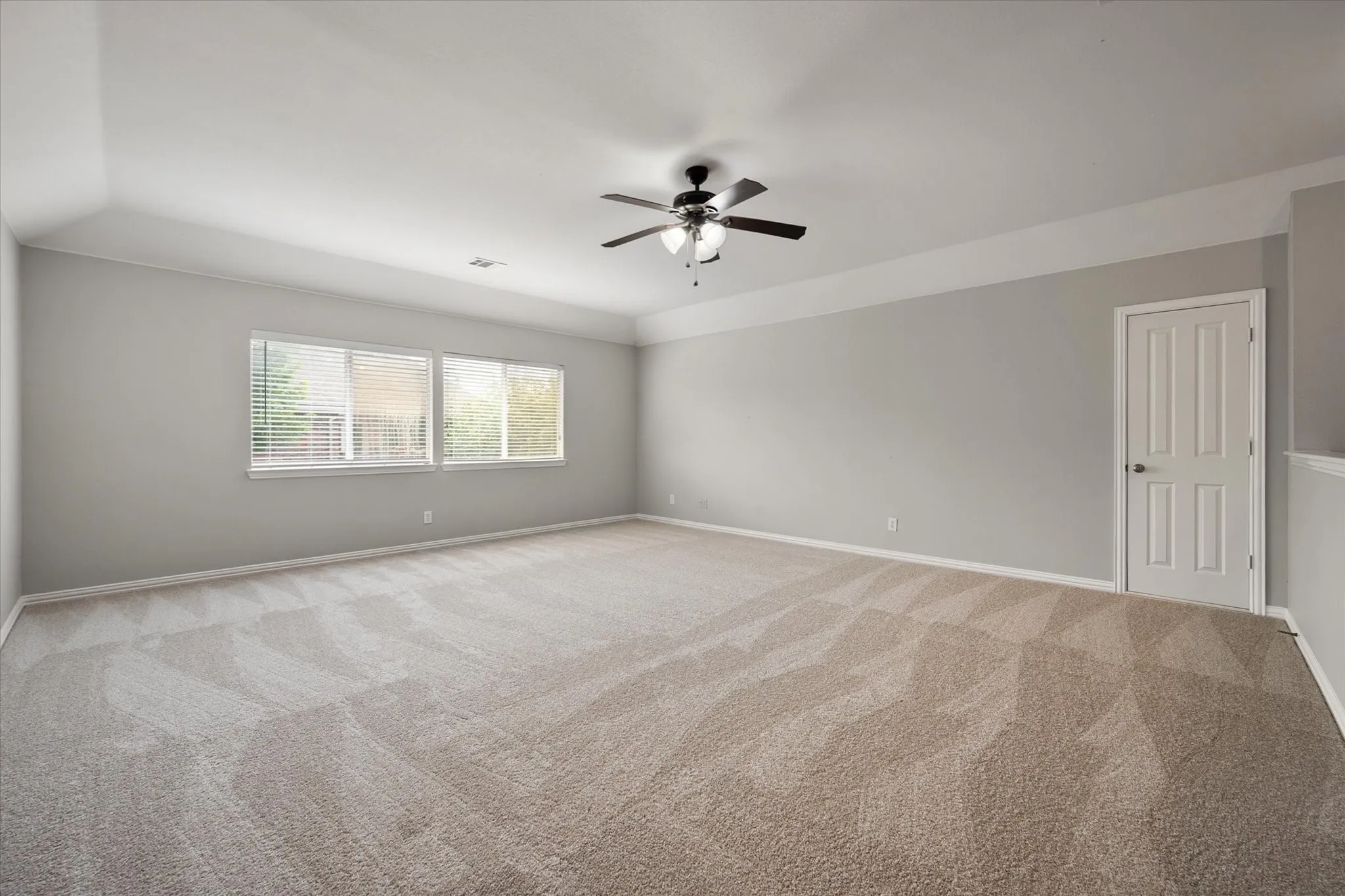 Single Family Residence For Sale in Tarrant County , 1815 Lakes Edge Boulevard, Mansfield, Texas 76063, 4 Bedroom, 3 Bathroom, 3 Garage spaces, 3,449 Sqft, built in 1999, mls#21336174, Real Estate Agent in Mansfield, Homes For Sale in Tarrant county, Homes For Sale in Mansfield, Realtor in Mansfield Texas, Real Estate Brokerage Independent Realty Texas, Luminita Cordes Realtor