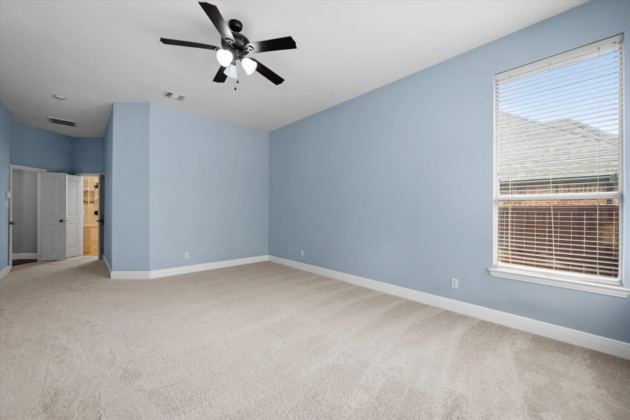 Single Family Residence For Sale in Tarrant County , 1815 Lakes Edge Boulevard, Mansfield, Texas 76063, 4 Bedroom, 3 Bathroom, 3 Garage spaces, 3,449 Sqft, built in 1999, mls#21336174, Real Estate Agent in Mansfield, Homes For Sale in Tarrant county, Homes For Sale in Mansfield, Realtor in Mansfield Texas, Real Estate Brokerage Independent Realty Texas, Luminita Cordes Realtor