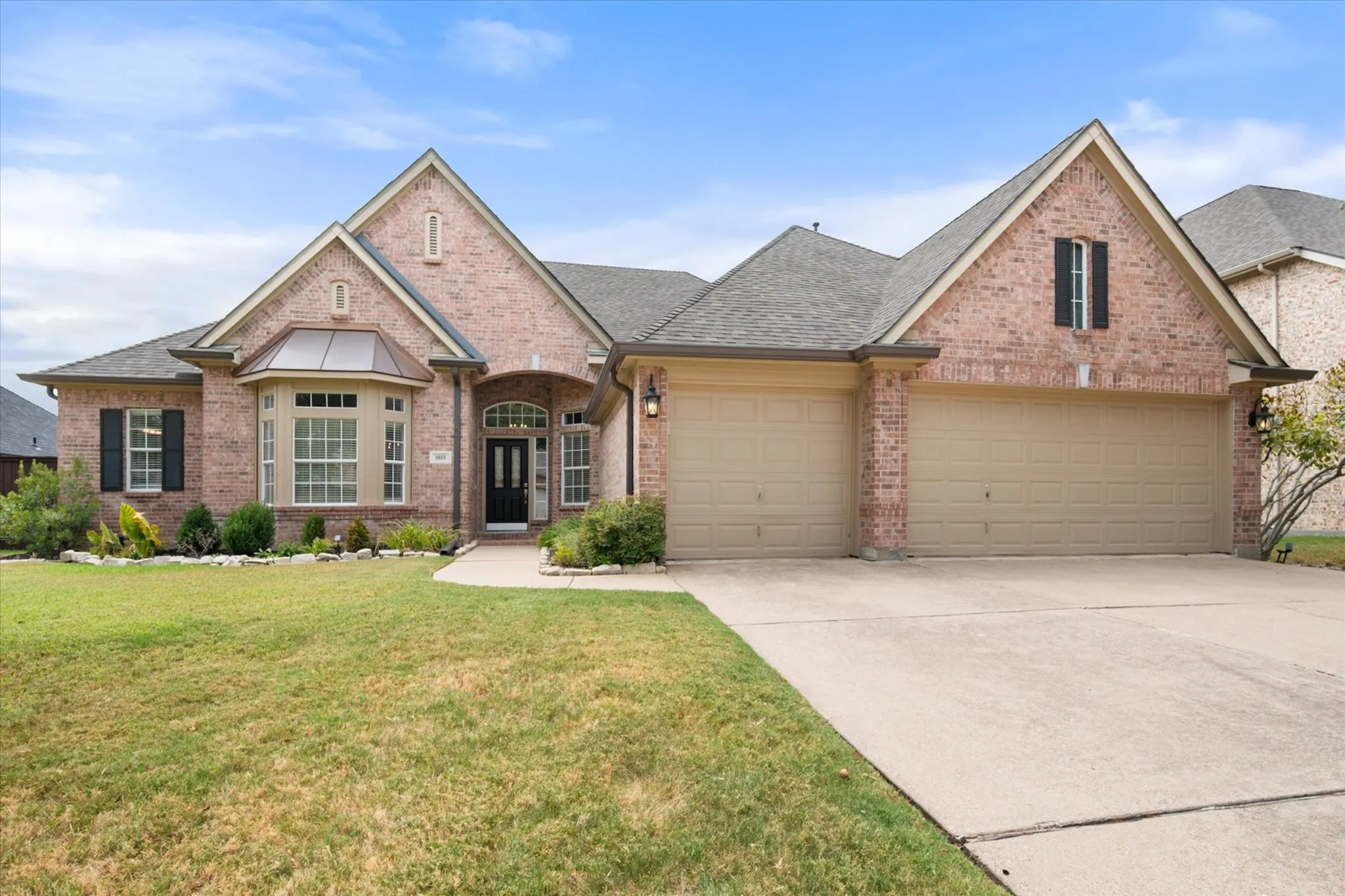 Single Family Residence For Sale in Tarrant County , 1815 Lakes Edge Boulevard, Mansfield, Texas 76063, 4 Bedroom, 3 Bathroom, 3 Garage spaces, 3,449 Sqft, built in 1999, mls#21336174, Real Estate Agent in Mansfield, Homes For Sale in Tarrant county, Homes For Sale in Mansfield, Realtor in Mansfield Texas, Real Estate Brokerage Independent Realty Texas, Luminita Cordes Realtor