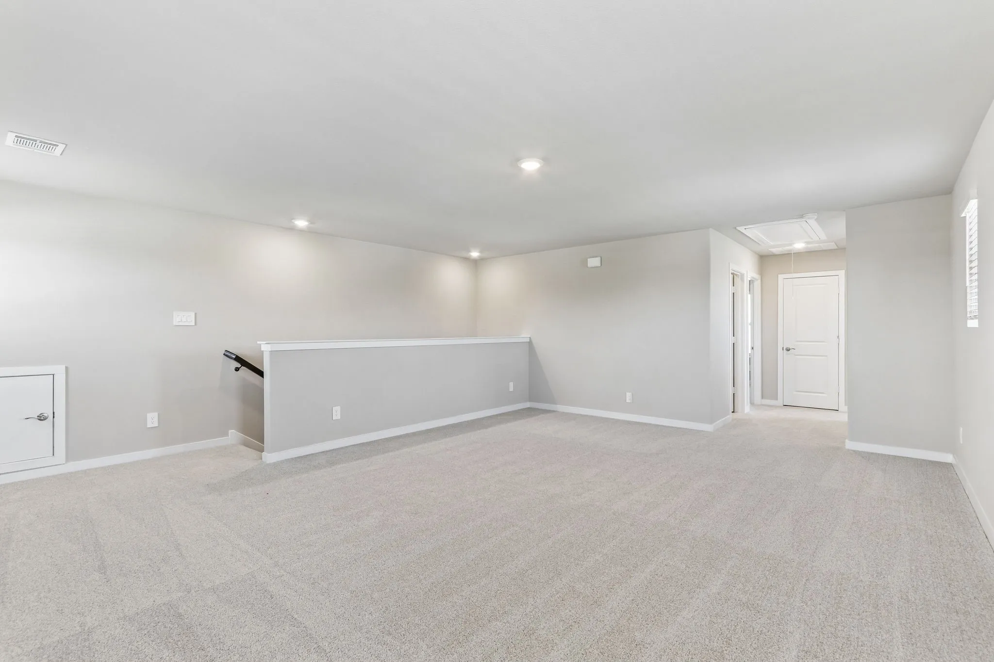  Photo is not of the actual home, but is an inspirational photo of builder’s model home and may depict options, furnishings, and/or decorator features that are not included.
