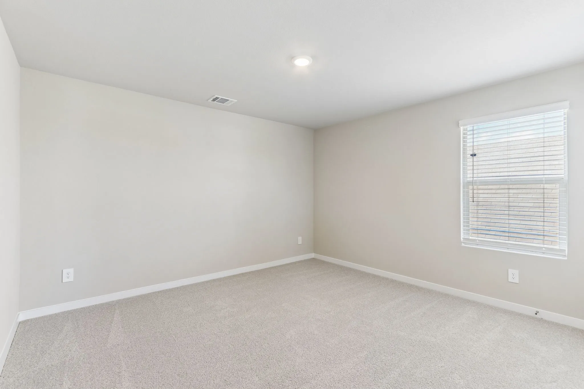  Photo is not of the actual home, but is an inspirational photo of builder’s model home and may depict options, furnishings, and/or decorator features that are not included.
