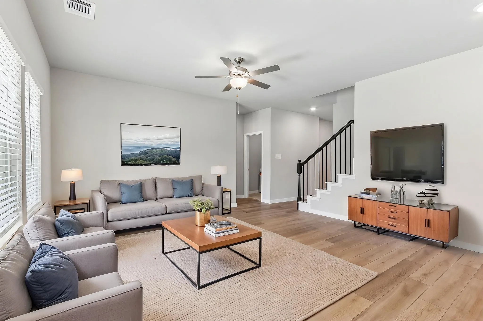  Photo is not of the actual home, but is an inspirational photo of builder’s model home and may depict options, furnishings, and/or decorator features that are not included.
