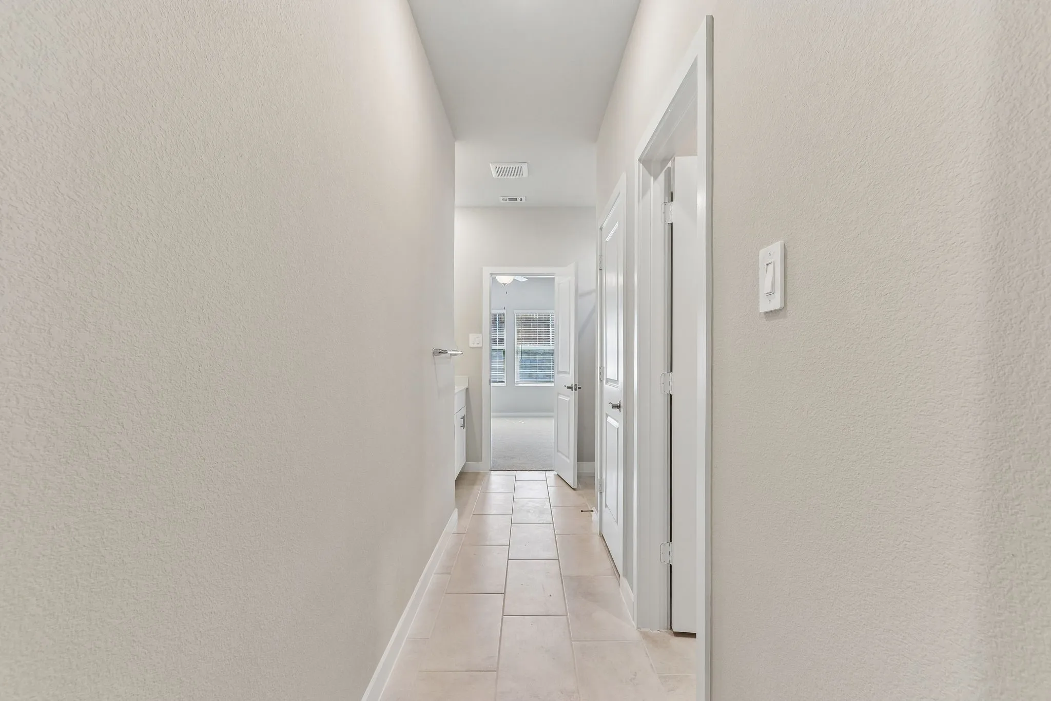 Photo is not of the actual home, but is an inspirational photo of builder’s model home and may depict options, furnishings, and/or decorator features that are not included.
