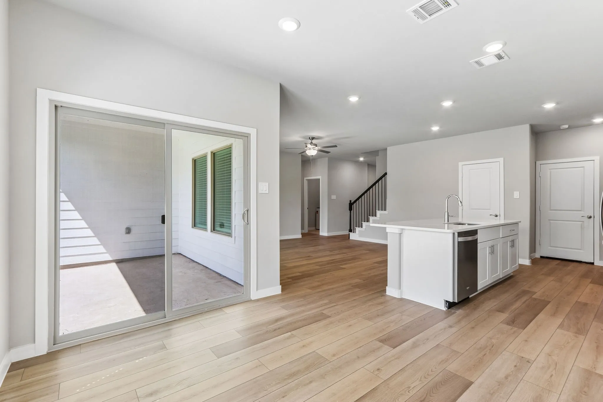  Photo is not of the actual home, but is an inspirational photo of builder’s model home and may depict options, furnishings, and/or decorator features that are not included.
