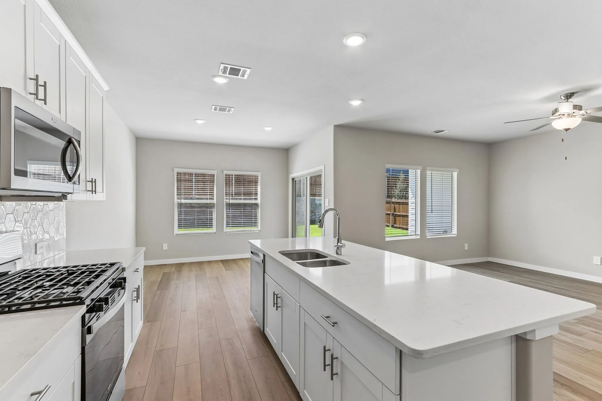  Photo is not of the actual home, but is an inspirational photo of builder’s model home and may depict options, furnishings, and/or decorator features that are not included.
