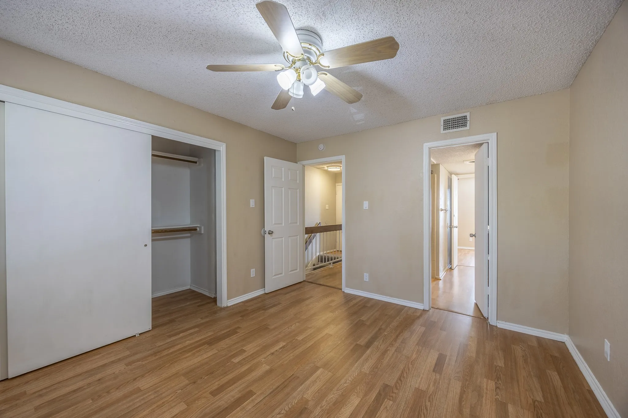 Townhouse For Sale in Tarrant County , 7337 Kingswood Circle, Fort Worth, Texas 76133, 2 Bedroom, 2 Bathroom, Garage spaces, 1,104 Sqft, built in 1983, mls#21362753, Real Estate Agent in Fort Worth, Homes For Sale in Tarrant county, Homes For Sale in Fort Worth, Realtor in Fort Worth Texas, Real Estate Brokerage Independent Realty Texas, Luminita Cordes Realtor