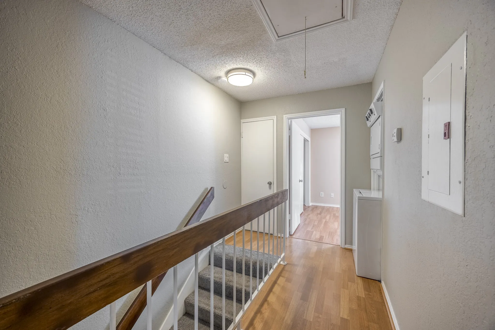 Townhouse For Sale in Tarrant County , 7337 Kingswood Circle, Fort Worth, Texas 76133, 2 Bedroom, 2 Bathroom, Garage spaces, 1,104 Sqft, built in 1983, mls#21362753, Real Estate Agent in Fort Worth, Homes For Sale in Tarrant county, Homes For Sale in Fort Worth, Realtor in Fort Worth Texas, Real Estate Brokerage Independent Realty Texas, Luminita Cordes Realtor
