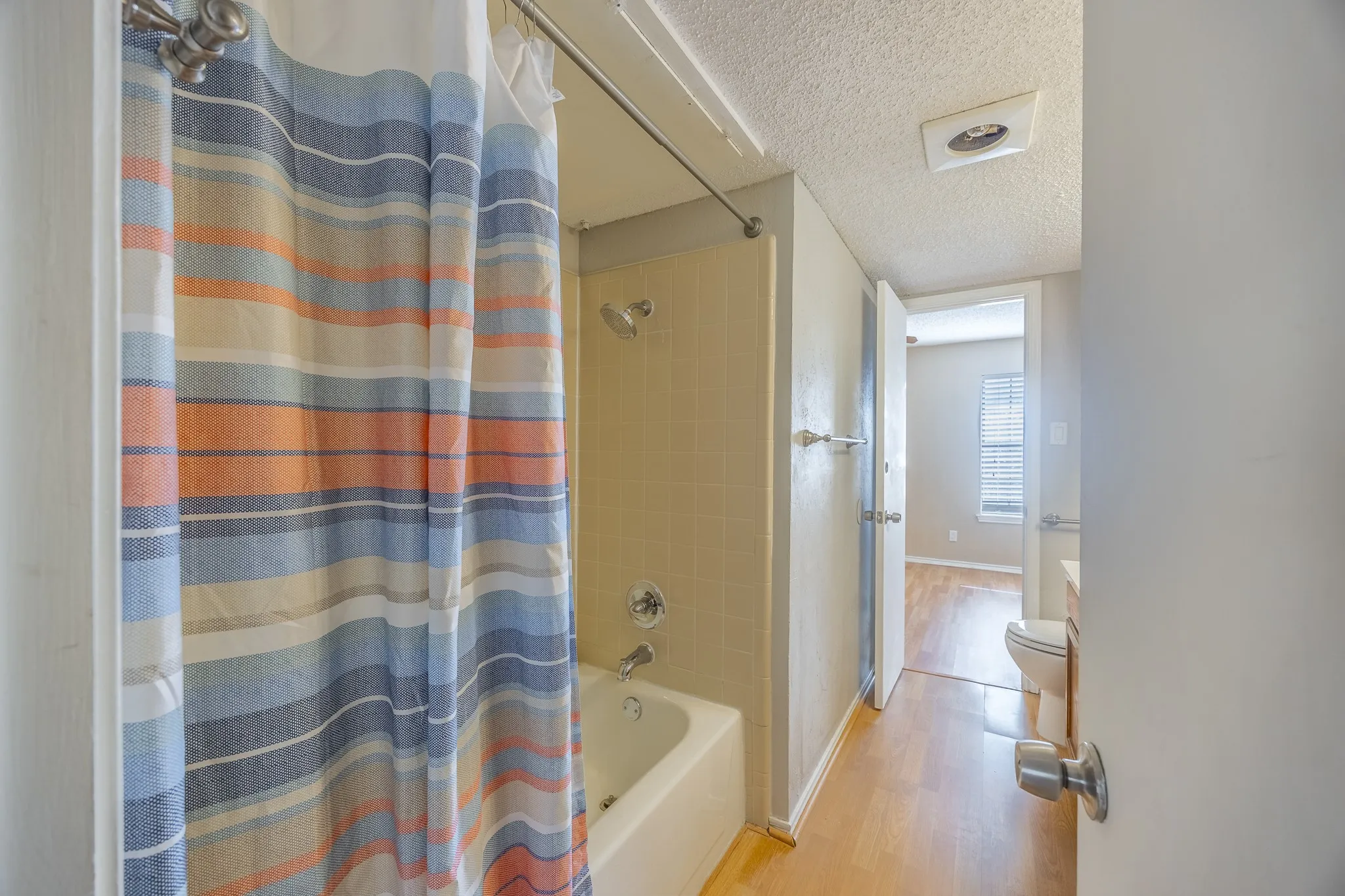 Townhouse For Sale in Tarrant County , 7337 Kingswood Circle, Fort Worth, Texas 76133, 2 Bedroom, 2 Bathroom, Garage spaces, 1,104 Sqft, built in 1983, mls#21362753, Real Estate Agent in Fort Worth, Homes For Sale in Tarrant county, Homes For Sale in Fort Worth, Realtor in Fort Worth Texas, Real Estate Brokerage Independent Realty Texas, Luminita Cordes Realtor
