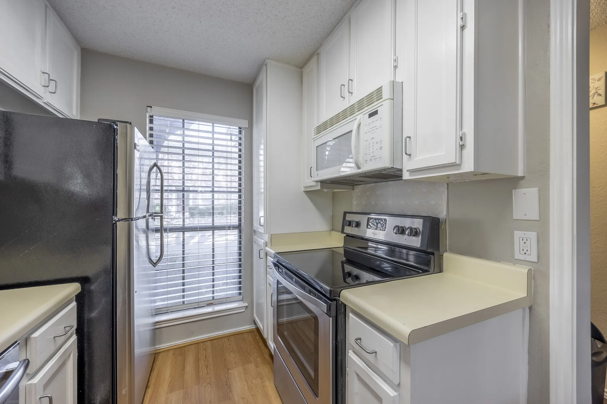 Townhouse For Sale in Tarrant County , 7337 Kingswood Circle, Fort Worth, Texas 76133, 2 Bedroom, 2 Bathroom, Garage spaces, 1,104 Sqft, built in 1983, mls#21362753, Real Estate Agent in Fort Worth, Homes For Sale in Tarrant county, Homes For Sale in Fort Worth, Realtor in Fort Worth Texas, Real Estate Brokerage Independent Realty Texas, Luminita Cordes Realtor