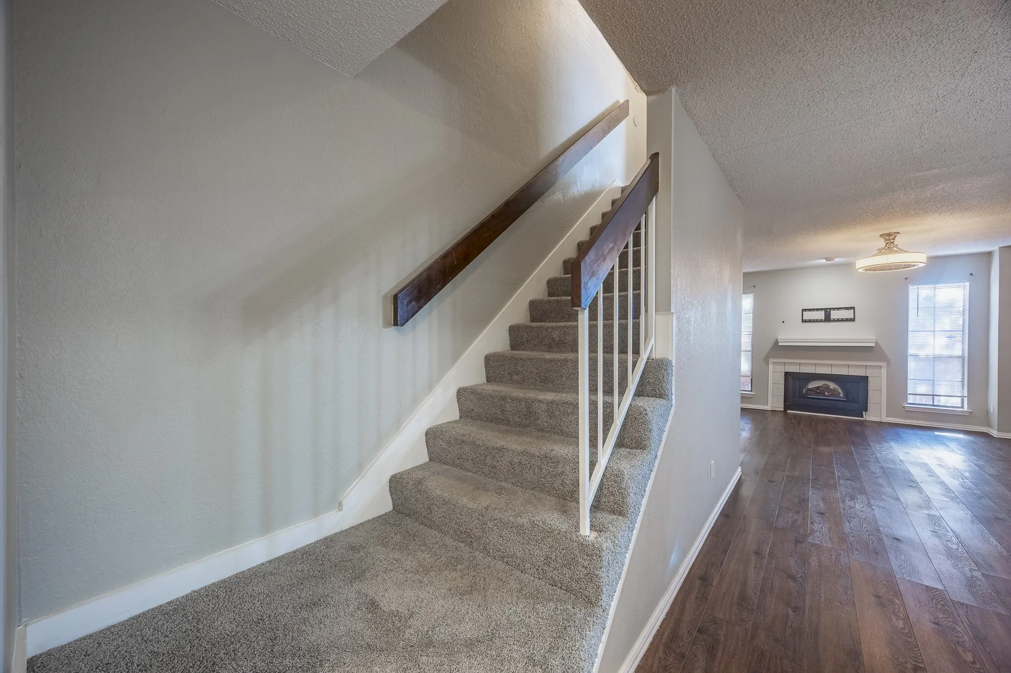 Townhouse For Sale in Tarrant County , 7337 Kingswood Circle, Fort Worth, Texas 76133, 2 Bedroom, 2 Bathroom, Garage spaces, 1,104 Sqft, built in 1983, mls#21362753, Real Estate Agent in Fort Worth, Homes For Sale in Tarrant county, Homes For Sale in Fort Worth, Realtor in Fort Worth Texas, Real Estate Brokerage Independent Realty Texas, Luminita Cordes Realtor
