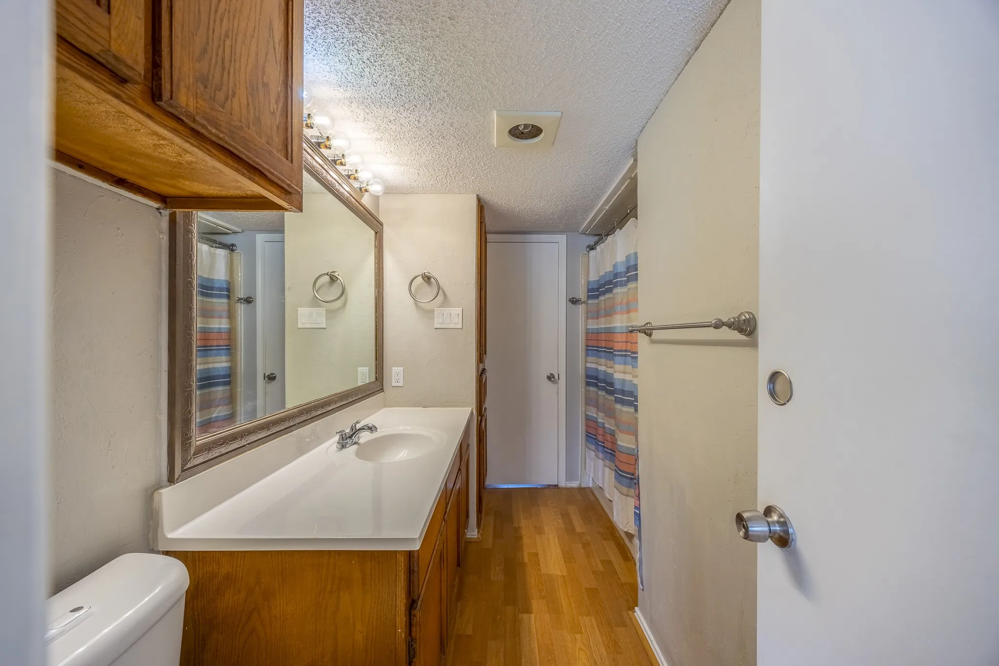 Townhouse For Sale in Tarrant County , 7337 Kingswood Circle, Fort Worth, Texas 76133, 2 Bedroom, 2 Bathroom, Garage spaces, 1,104 Sqft, built in 1983, mls#21362753, Real Estate Agent in Fort Worth, Homes For Sale in Tarrant county, Homes For Sale in Fort Worth, Realtor in Fort Worth Texas, Real Estate Brokerage Independent Realty Texas, Luminita Cordes Realtor