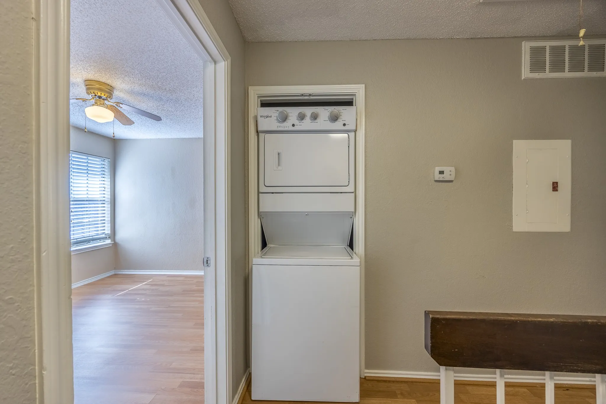 Townhouse For Sale in Tarrant County , 7337 Kingswood Circle, Fort Worth, Texas 76133, 2 Bedroom, 2 Bathroom, Garage spaces, 1,104 Sqft, built in 1983, mls#21362753, Real Estate Agent in Fort Worth, Homes For Sale in Tarrant county, Homes For Sale in Fort Worth, Realtor in Fort Worth Texas, Real Estate Brokerage Independent Realty Texas, Luminita Cordes Realtor
