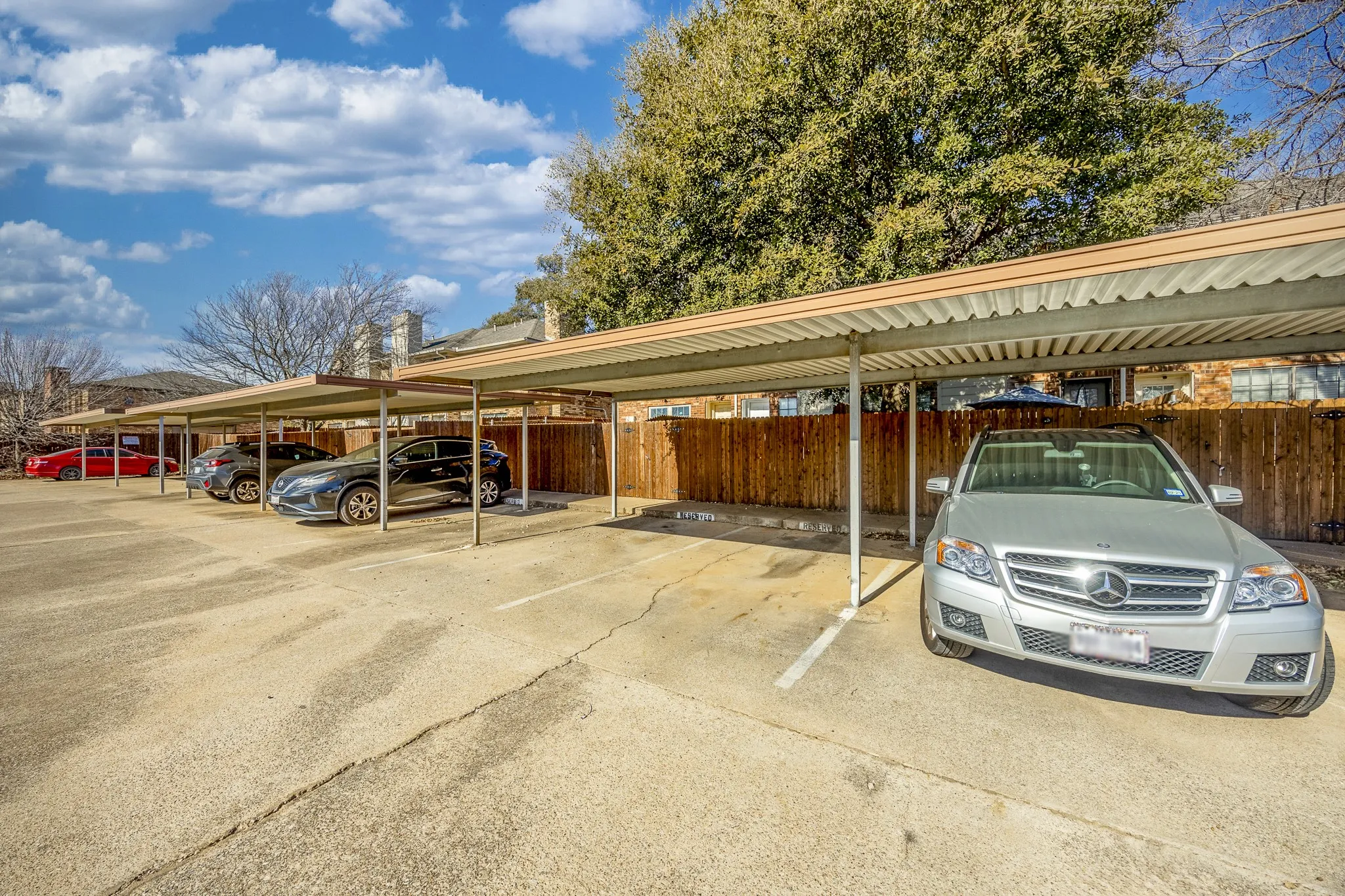 Townhouse For Sale in Tarrant County , 7337 Kingswood Circle, Fort Worth, Texas 76133, 2 Bedroom, 2 Bathroom, Garage spaces, 1,104 Sqft, built in 1983, mls#21362753, Real Estate Agent in Fort Worth, Homes For Sale in Tarrant county, Homes For Sale in Fort Worth, Realtor in Fort Worth Texas, Real Estate Brokerage Independent Realty Texas, Luminita Cordes Realtor