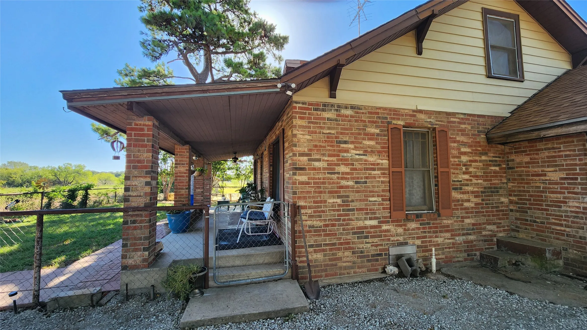 Single Family Residence For Sale in Eastland County , 8617 Interstate 20, Eastland, Texas 76448, 3 Bedroom, 2 Bathroom, Garage spaces, 1,533 Sqft, built in 1985, mls#21362766, Real Estate Agent in Eastland, Homes For Sale in Eastland county, Homes For Sale in Eastland, Realtor in Eastland Texas, Real Estate Brokerage Independent Realty Texas, Luminita Cordes Realtor