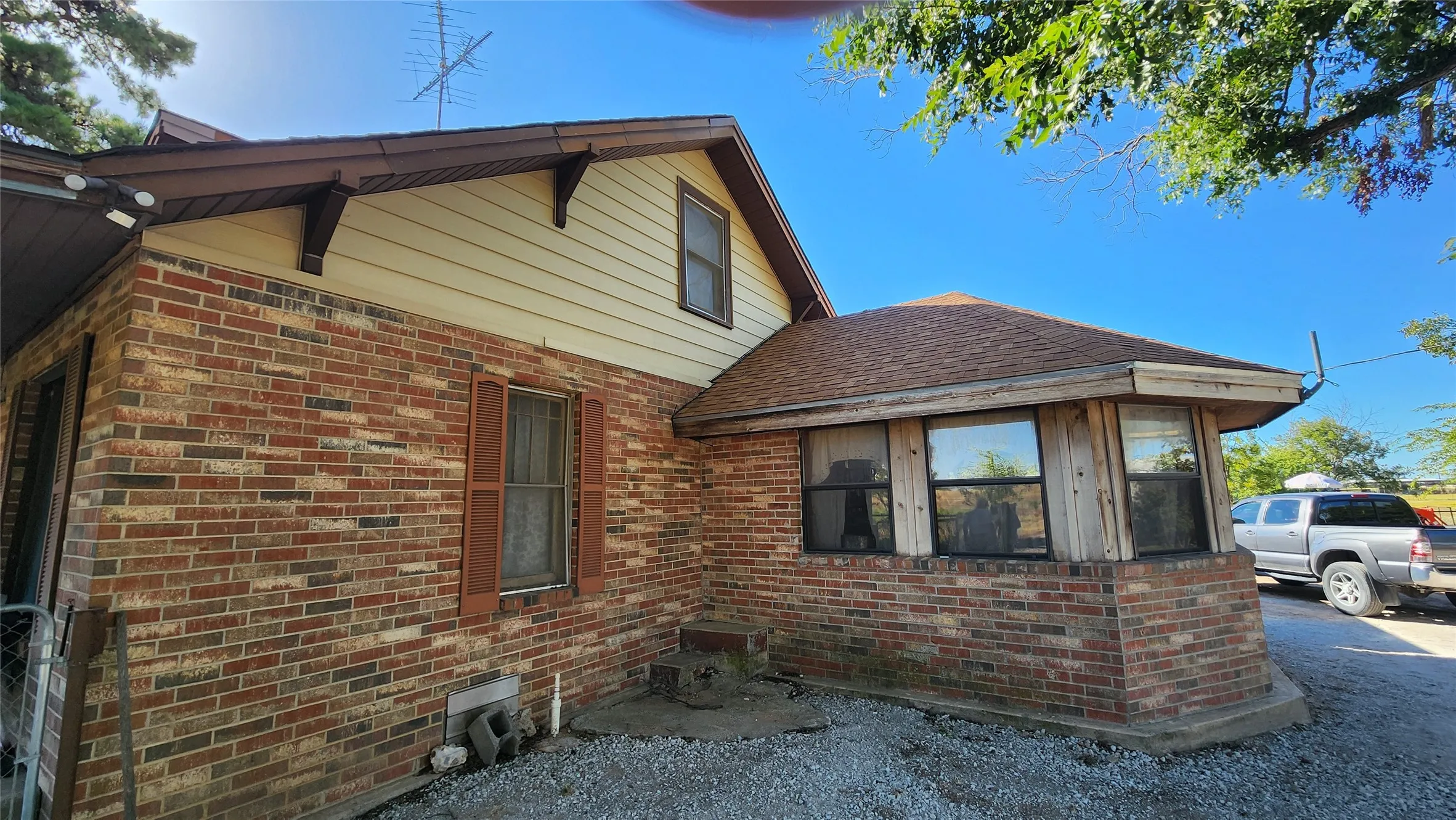 Single Family Residence For Sale in Eastland County , 8617 Interstate 20, Eastland, Texas 76448, 3 Bedroom, 2 Bathroom, Garage spaces, 1,533 Sqft, built in 1985, mls#21362766, Real Estate Agent in Eastland, Homes For Sale in Eastland county, Homes For Sale in Eastland, Realtor in Eastland Texas, Real Estate Brokerage Independent Realty Texas, Luminita Cordes Realtor