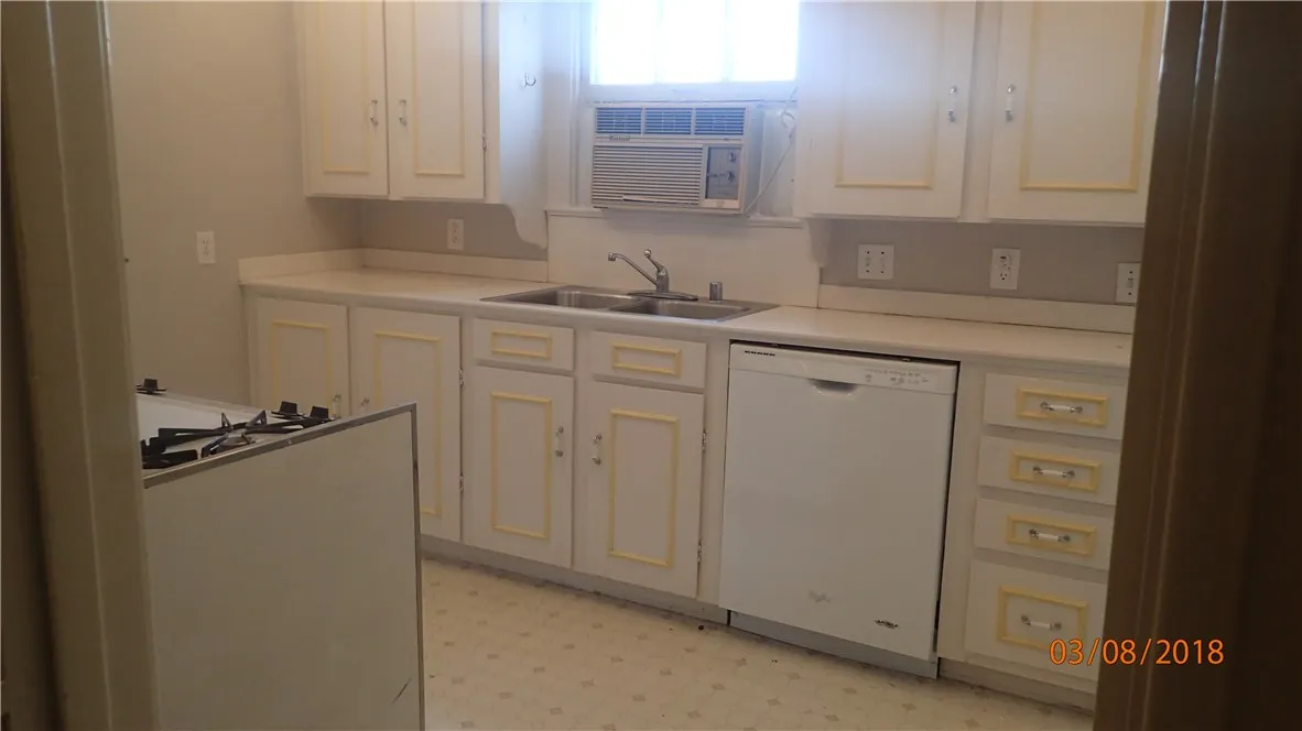 Duplex For Rent in Dallas County , 5824 Anita Street, Dallas, Texas 75206, 1 Bedroom, 1 Bathroom, Garage spaces, 769 Sqft, built in 1940, mls#21354180, Real Estate Agent in Dallas, Homes For Rent in Dallas county, Homes For Rent in Dallas, Realtor in Dallas Texas, Real Estate Brokerage Independent Realty Texas, Luminita Cordes Realtor