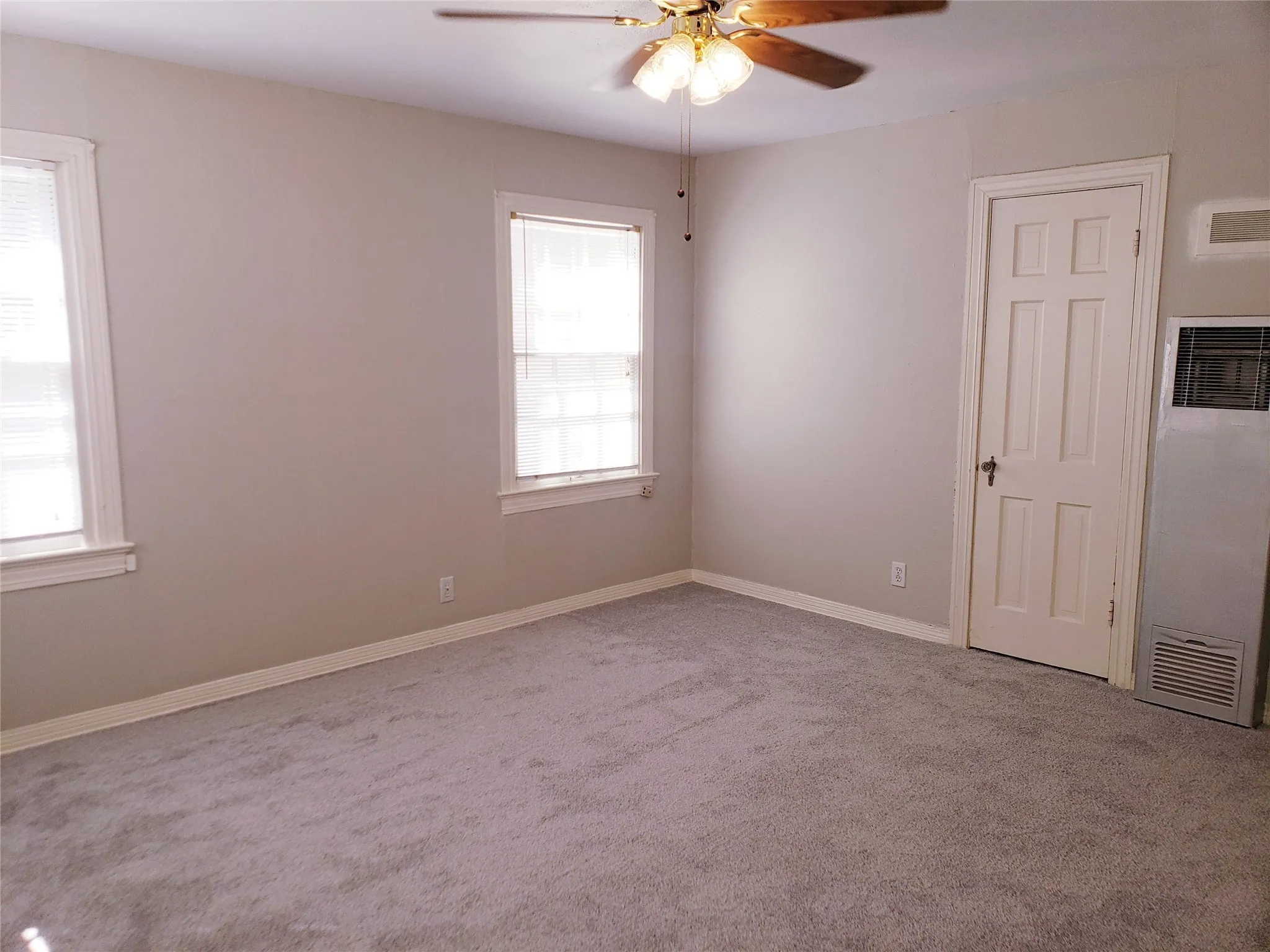 Duplex For Rent in Dallas County , 5824 Anita Street, Dallas, Texas 75206, 1 Bedroom, 1 Bathroom, Garage spaces, 769 Sqft, built in 1940, mls#21354180, Real Estate Agent in Dallas, Homes For Rent in Dallas county, Homes For Rent in Dallas, Realtor in Dallas Texas, Real Estate Brokerage Independent Realty Texas, Luminita Cordes Realtor