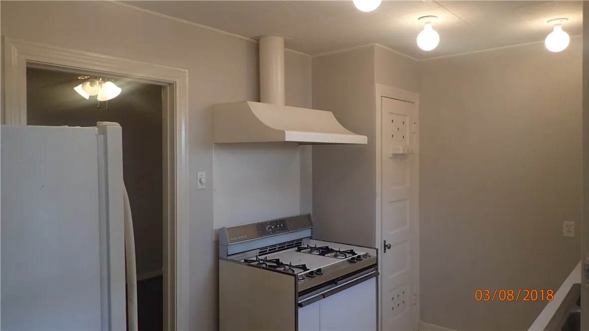 Duplex For Rent in Dallas County , 5824 Anita Street, Dallas, Texas 75206, 1 Bedroom, 1 Bathroom, Garage spaces, 769 Sqft, built in 1940, mls#21354180, Real Estate Agent in Dallas, Homes For Rent in Dallas county, Homes For Rent in Dallas, Realtor in Dallas Texas, Real Estate Brokerage Independent Realty Texas, Luminita Cordes Realtor