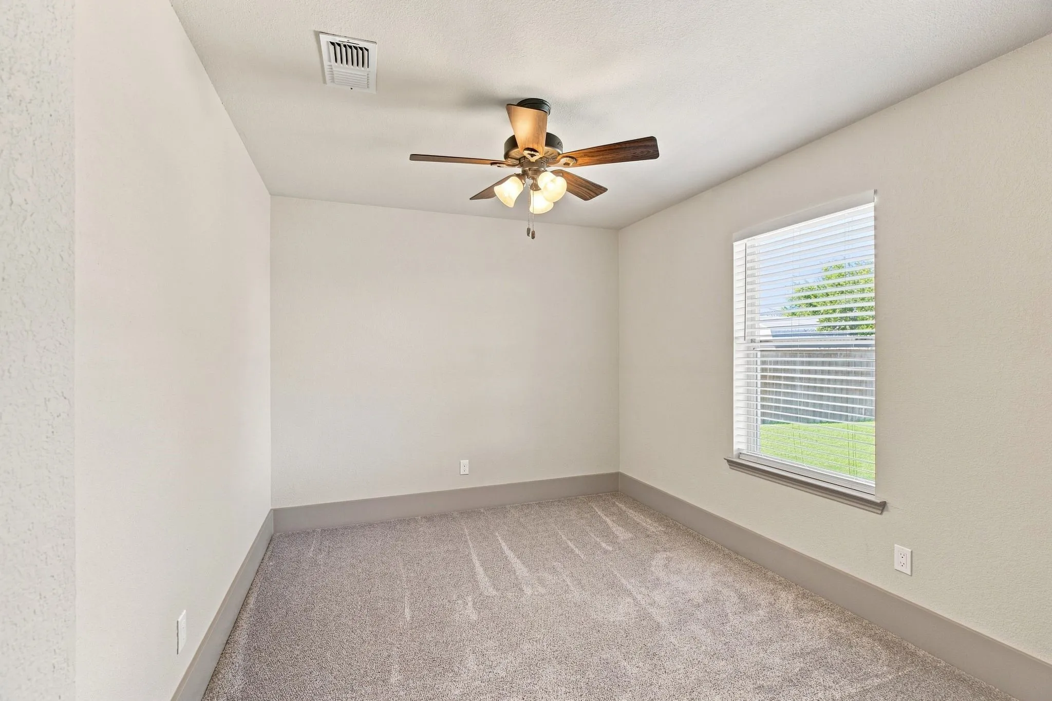 Single Family Residence For Sale in Tarrant County , 2063 Palomino Trail, Keller, Texas 76248, 3 Bedroom, 2 Bathroom, 2 Garage spaces, 1,191 Sqft, built in 1991, mls#21361392, Real Estate Agent in Keller, Homes For Sale in Tarrant county, Homes For Sale in Keller, Realtor in Keller Texas, Real Estate Brokerage Independent Realty Texas, Luminita Cordes Realtor