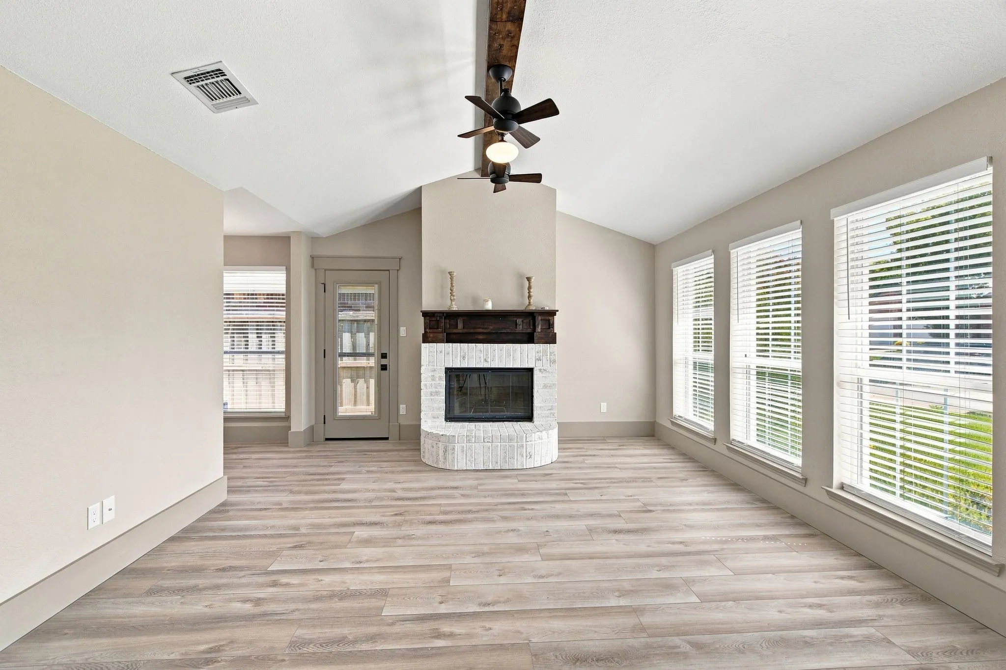 Single Family Residence For Sale in Tarrant County , 2063 Palomino Trail, Keller, Texas 76248, 3 Bedroom, 2 Bathroom, 2 Garage spaces, 1,191 Sqft, built in 1991, mls#21361392, Real Estate Agent in Keller, Homes For Sale in Tarrant county, Homes For Sale in Keller, Realtor in Keller Texas, Real Estate Brokerage Independent Realty Texas, Luminita Cordes Realtor
