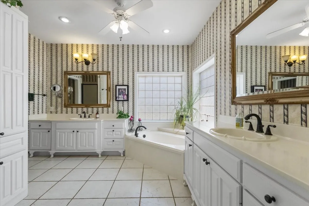 Farm For Sale in Cherokee County , 2096 County Road 3432, Bullard, Texas 75757, 3 Bedroom, 3 Bathroom, 3 Garage spaces, 4,100 Sqft, built in 1998, Price $949,500, mls#21362780, Real Estate Agent in Bullard, Homes For Sale in Cherokee county, Homes For Sale in Bullard, Realtor in Bullard Texas, Real Estate Brokerage Independent Realty Texas, Luminita Cordes Realtor