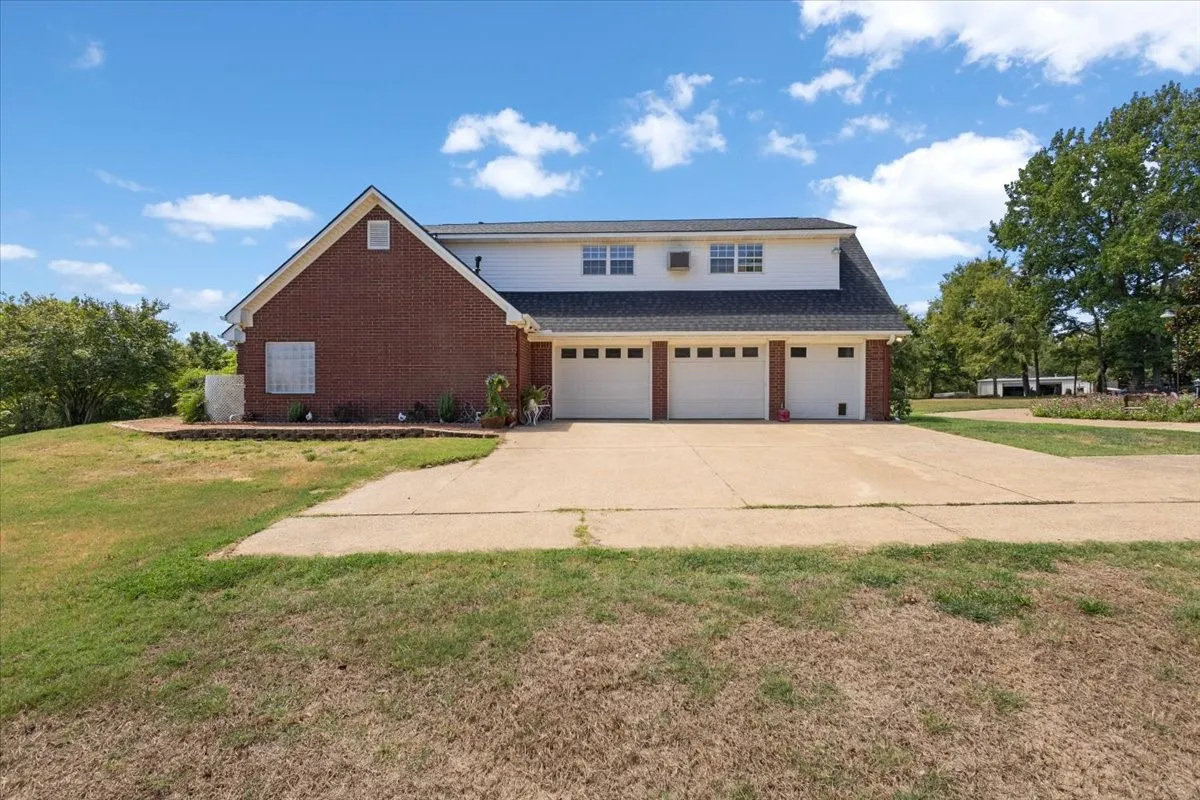 Farm For Sale in Cherokee County , 2096 County Road 3432, Bullard, Texas 75757, 3 Bedroom, 3 Bathroom, 3 Garage spaces, 4,100 Sqft, built in 1998, Price $949,500, mls#21362780, Real Estate Agent in Bullard, Homes For Sale in Cherokee county, Homes For Sale in Bullard, Realtor in Bullard Texas, Real Estate Brokerage Independent Realty Texas, Luminita Cordes Realtor