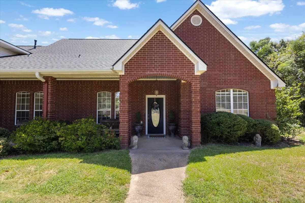 Farm For Sale in Cherokee County , 2096 County Road 3432, Bullard, Texas 75757, 3 Bedroom, 3 Bathroom, 3 Garage spaces, 4,100 Sqft, built in 1998, Price $949,500, mls#21362780, Real Estate Agent in Bullard, Homes For Sale in Cherokee county, Homes For Sale in Bullard, Realtor in Bullard Texas, Real Estate Brokerage Independent Realty Texas, Luminita Cordes Realtor